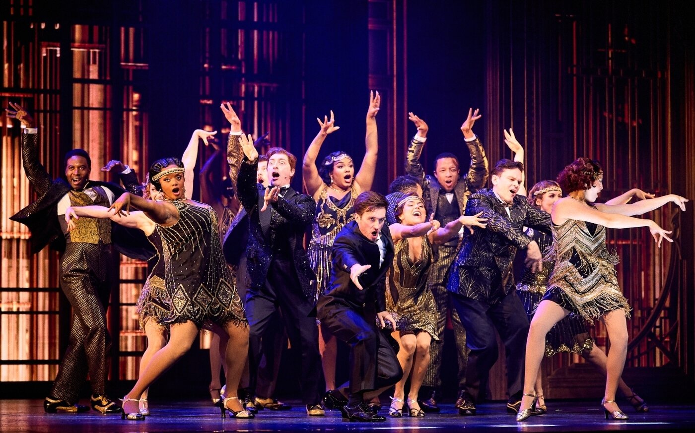 본문 이미지 - &#39;위대한 개츠비&#39; 앙상블 공연 모습&#40;오디컴퍼니 제공&#41;