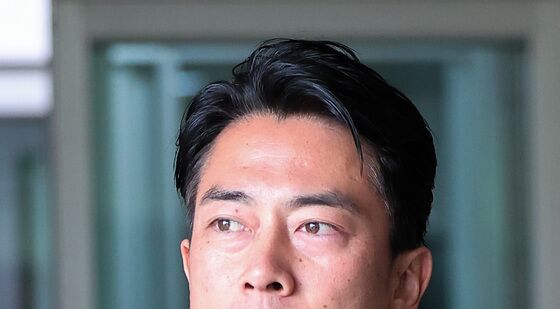 고이즈미 신지로 日 농림수산상 입국