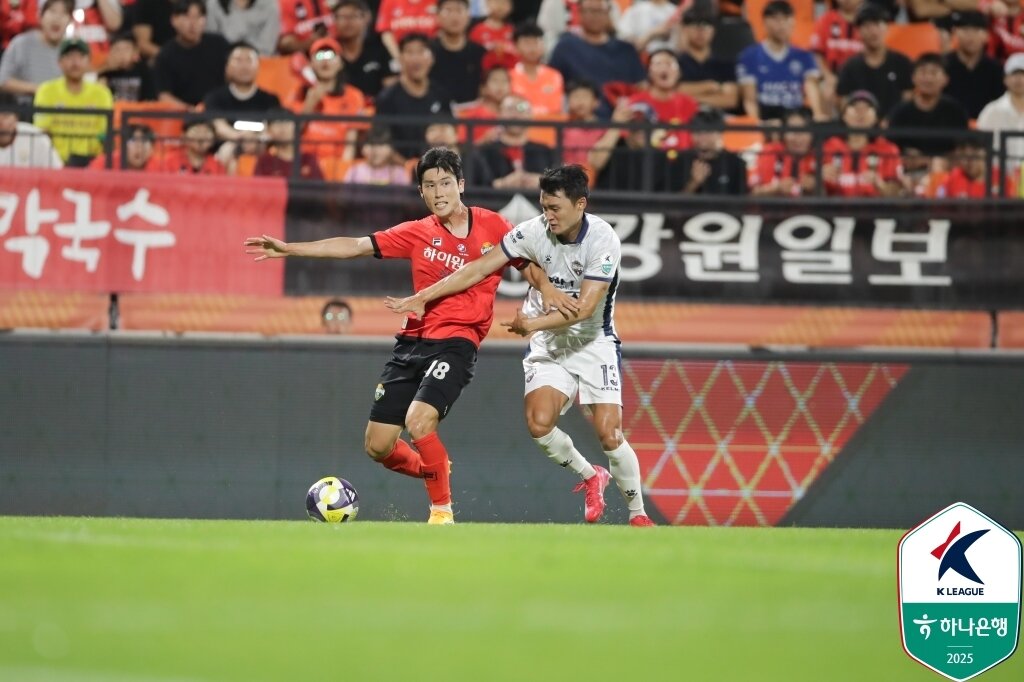 본문 이미지 - 강원FC와 김천 상무가 득점 없이 비겼다. &#40;한국프로축구연맹 제공&#41;