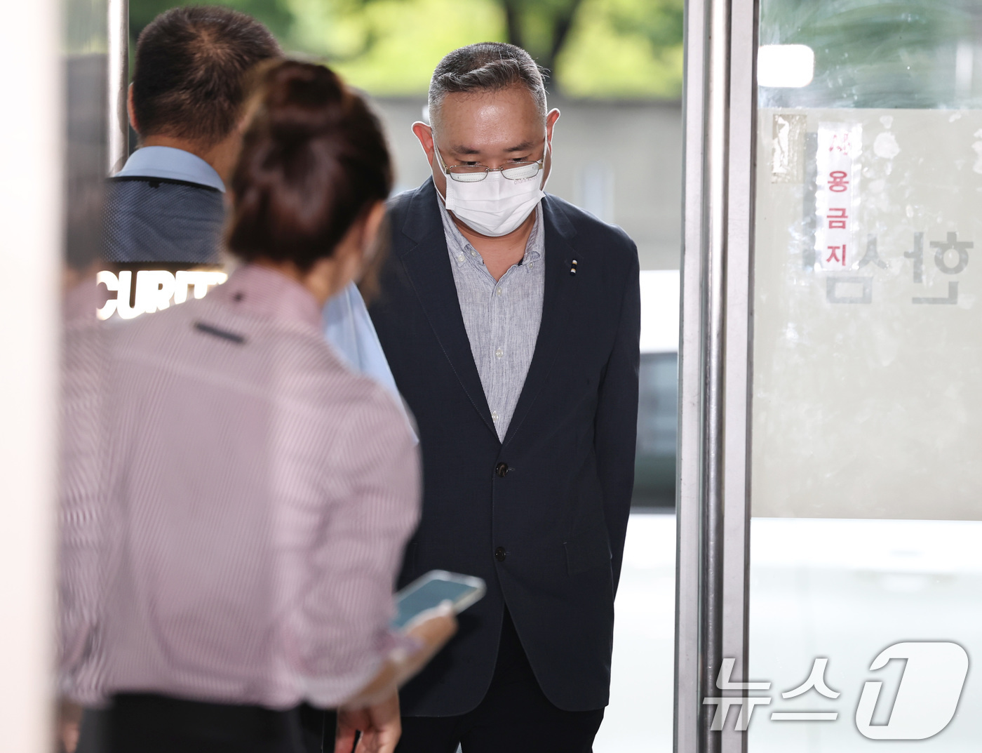 (서울=뉴스1) 구윤성 기자 = 고 채상병 순직사건과 관련해 업무상과실치사상 혐의를 받는 최진규 전 해병대 포11대대장이 1일 오전 서울 서초구 '순직 해병 특검'(이명현 특별검사 …
