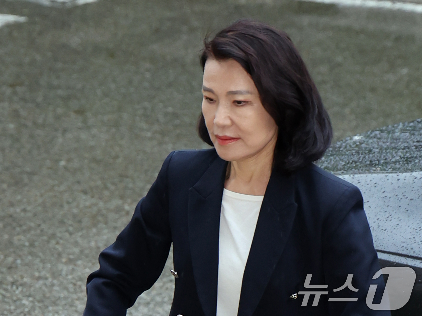 (과천=뉴스1) 황기선 기자 = 공무원의 정치적 중립 의무 위반으로 감사원으로부터 ‘주의’ 처분을 받으며 압박을 받고있는 이진숙 방송통신위원장이 1일 오전 경기 과천시 정부과천청사 …