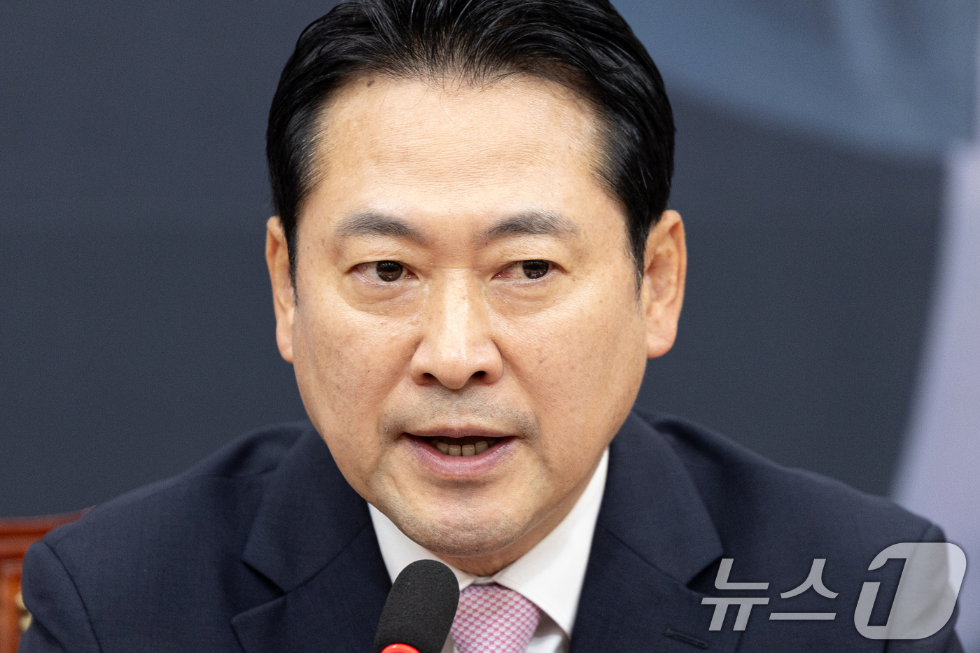 (서울=뉴스1) 이승배 기자 = 장동혁 국민의힘 대표가 1일 오전 서울 여의도 국회에서 열린 최고위원회의에서 모두발언하고 있다. 2025.9.1/뉴스1