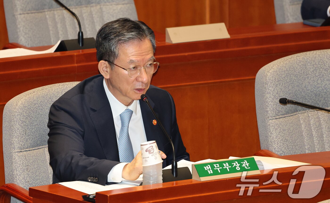 본문 이미지 - 1일 서울 여의도 국회에서 열린 제429회 국회&#40;정기회&#41; 예산결산특별위원회 제1차 전체회의에서 정성호 법무부 장관이 질의에 답변하고 있다. 2025.9.1/뉴스1 ⓒ News1 이승배 기자