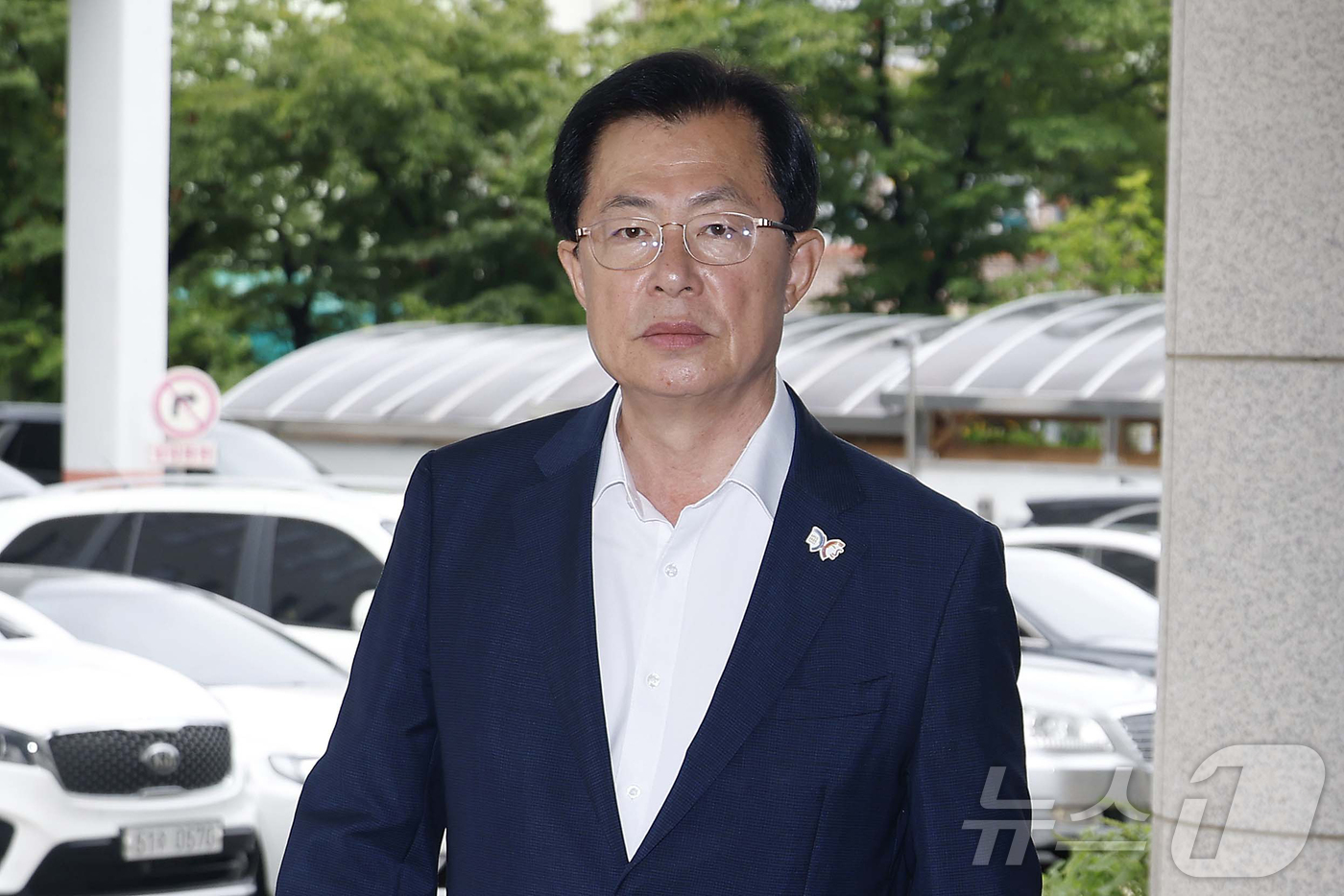 (서울=뉴스1) 김진환 기자 = 이만희 국민의힘 의원이 1일 오전 서울 양천구 남부지법에서 열린 국회 패스트트랙 충돌 사건 1심 공판에 출석하고 있다. (공동취재) 2025.9.1 …