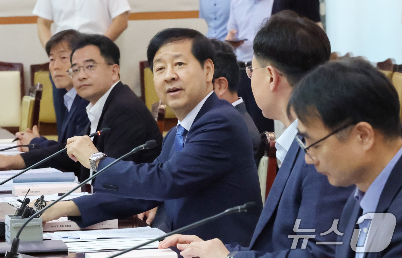 (서울=뉴스1) 임세영 기자 = 구윤철 경제부총리 겸 기획재정부 장관이 1일 서울 종로구 정부서울청사에서 열린 공공기관운영위원회 회의에서 모두발언을 하고 있다. 2025.9.1/뉴 …