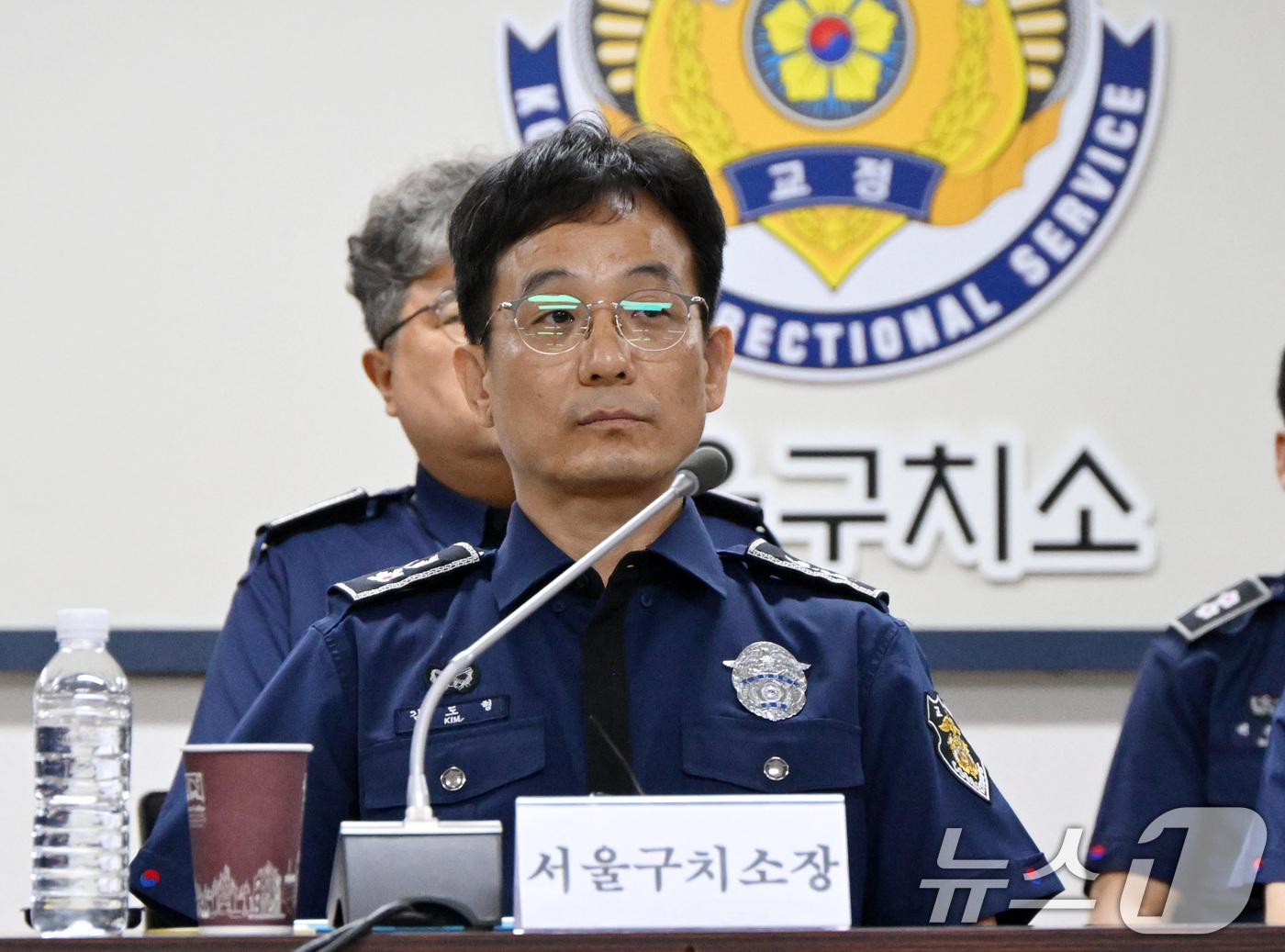 (의왕=뉴스1) 국회사진기자단 = 1일 경기도 의왕시 서울구치소에서 국회 법제사법위원회의 현장검증이 열린 가운데 김도형 서울구치소장이 자리하고 있다. 이날 법사위는 윤석열 전 대통 …