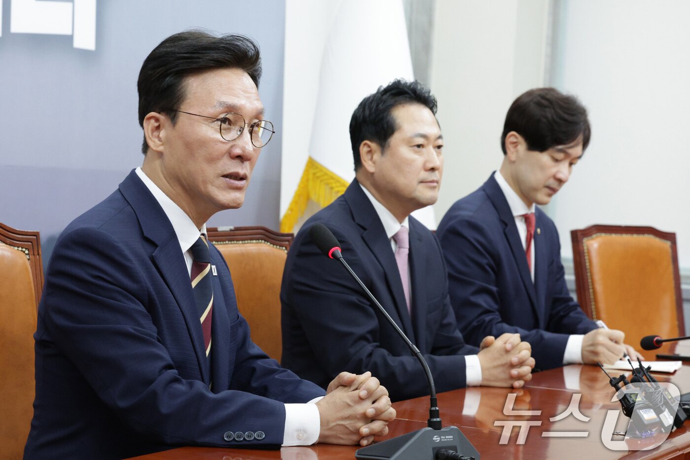 본문 이미지 - 김민석 국무총리가 1일 오전 서울 여의도 국회에서 장동혁 국민의힘 대표를 예방하고 있다. 2025.9.1/뉴스1 ⓒ News1 신웅수 기자