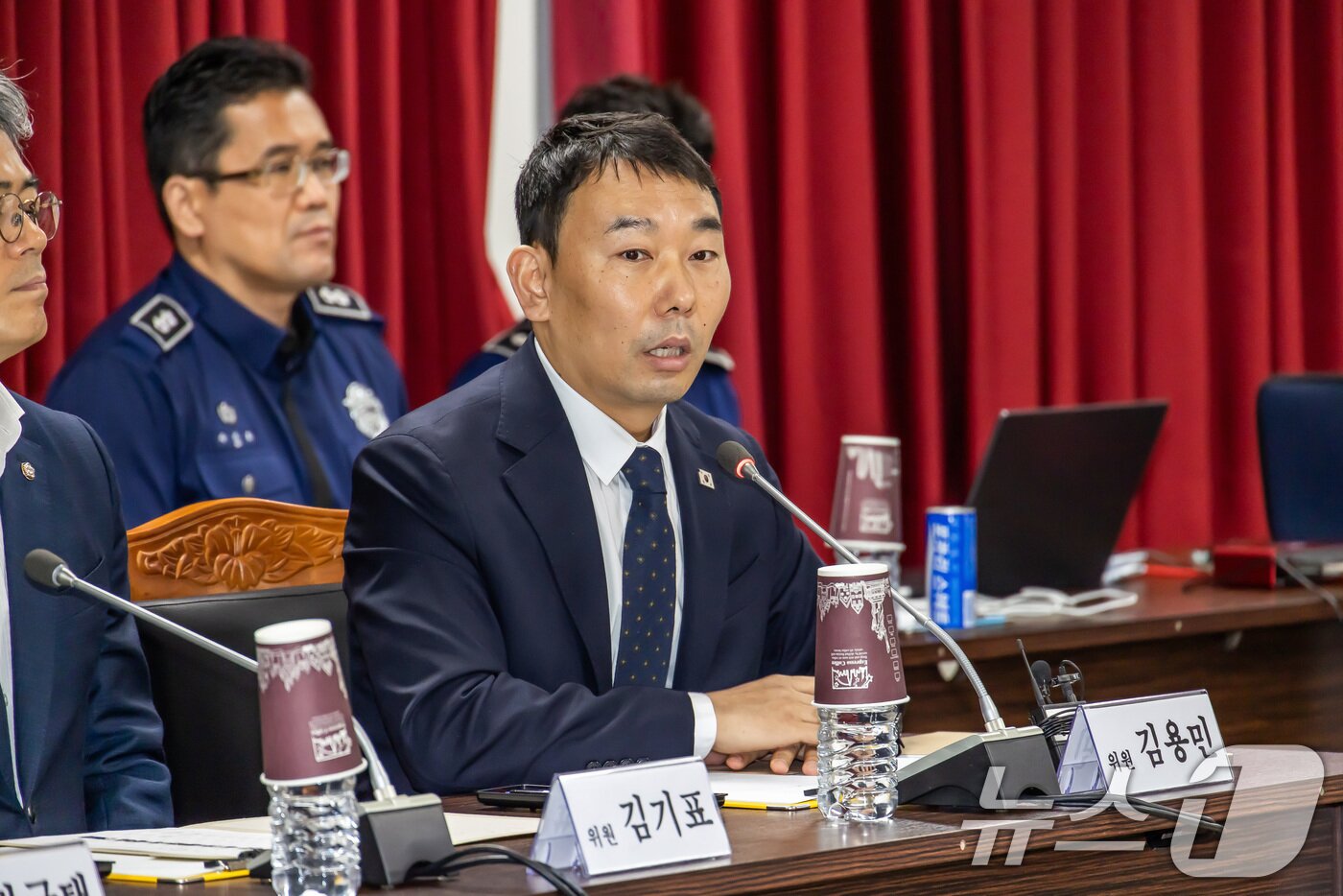 본문 이미지 - 김용민 국회 법제사법위원회 더불어민주당 간사가 1일 경기도 의왕시 서울구치소에서 열린 현장검증에서 의사진행 발언을 하고 있다. 이날 법사위는 윤석열 전 대통령 수감 중 특혜 제공 여부를 확인하고 특검 출석 요구 당시 윤 전 대통령이 옷을 벗고 버티는 과정이 있었는지 여부를 CCTV 등 영상기록 열람을 통해 확인할 예정이다. 2025.9.1/뉴스1 ⓒ News1 국회사진기자단