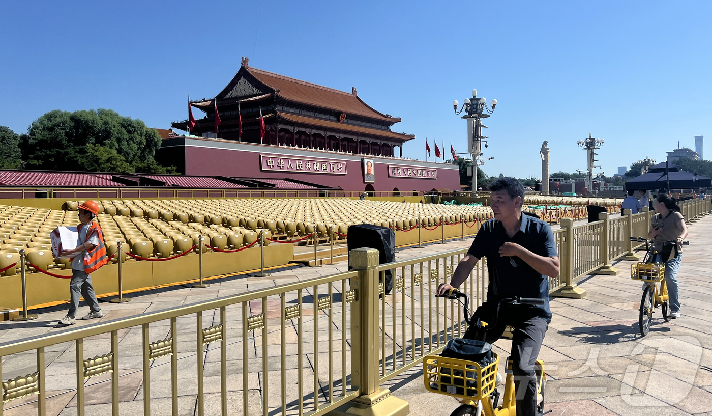 (베이징(중국)=뉴스1) 박정호 기자 = 중국의 항일전쟁 및 세계 반파시스트 전쟁(제2차 세계대전) 승리 80주년(전승절) 기념 열병식을 이틀 앞둔 1일 중국 베이징 천안문 앞으로 …