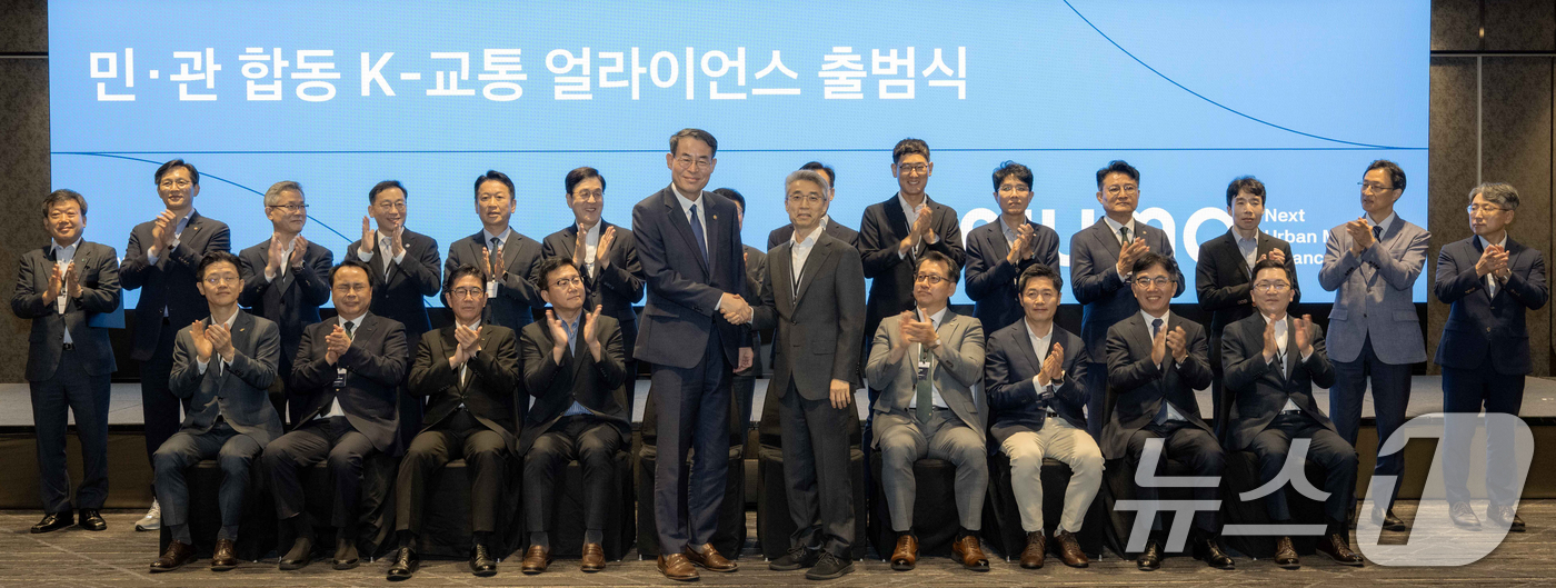 (서울=뉴스1) = 현대자동차·기아는 서울 광진구 워커힐 서울 그랜드홀에서 미래 모빌리티 생태계 구축을 위한 NUMA(Next Urban Mobility Alliance)의 출범식 …