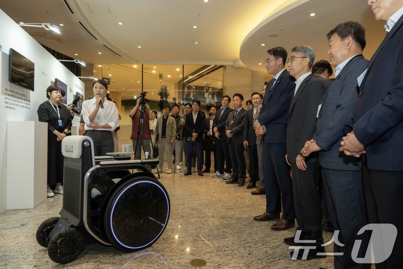 (서울=뉴스1) = 현대자동차·기아는 서울 광진구 워커힐 서울 그랜드홀에서 미래 모빌리티 생태계 구축을 위한 NUMA(Next Urban Mobility Alliance)의 출범식 …