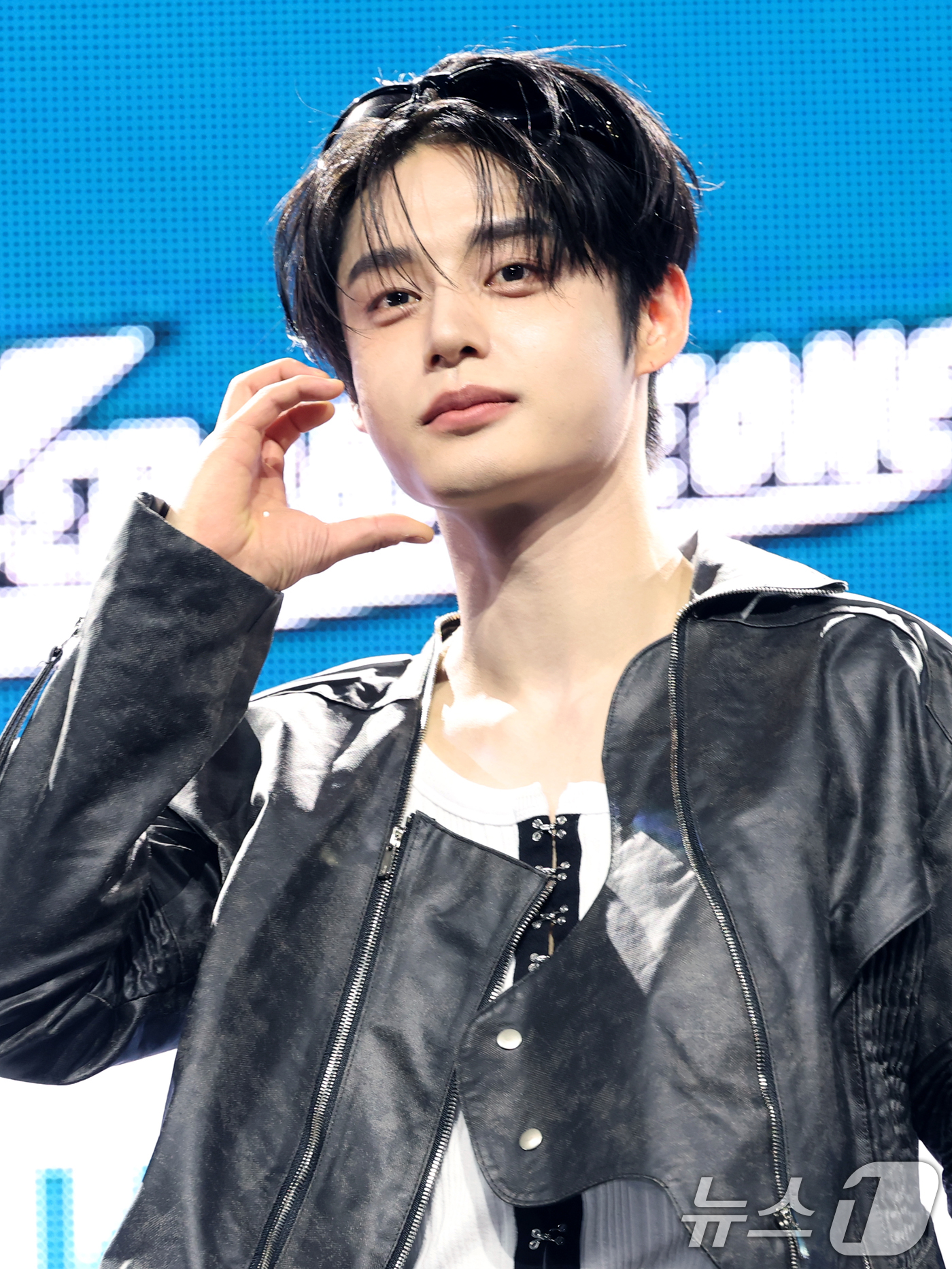 (서울=뉴스1) 권현진 기자 = 제로베이스원(ZEROBASEONE) 김지웅이 1일 오후 서울 용산구 블루스퀘어 SOL트래블홀에서 가진 정규 1집 ‘NEVER SAY NEVER(네버 …