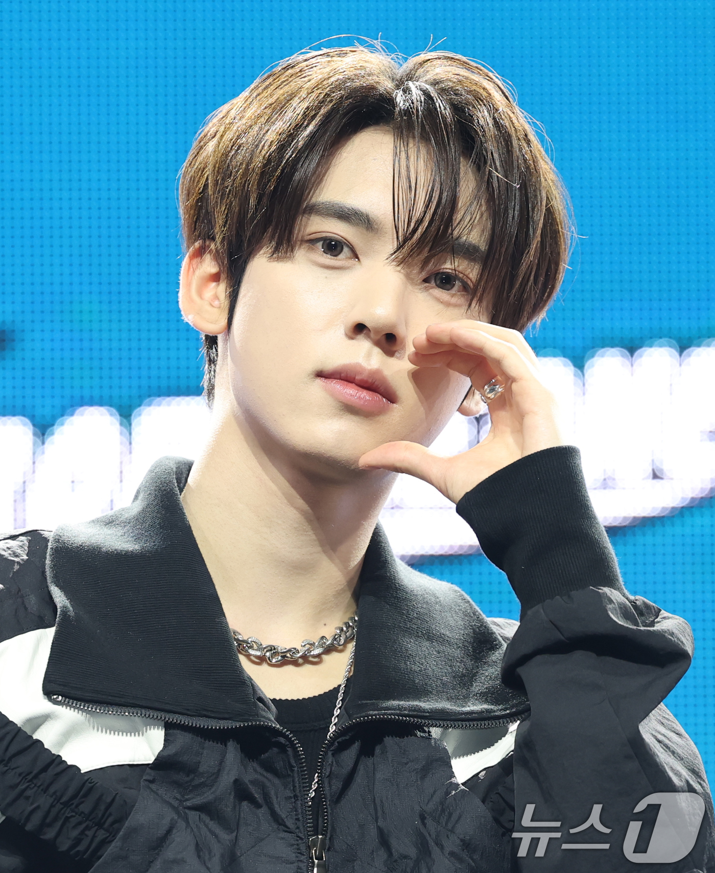 (서울=뉴스1) 권현진 기자 = 제로베이스원(ZEROBASEONE) 한유진이 1일 오후 서울 용산구 블루스퀘어 SOL트래블홀에서 가진 정규 1집 ‘NEVER SAY NEVER(네버 …
