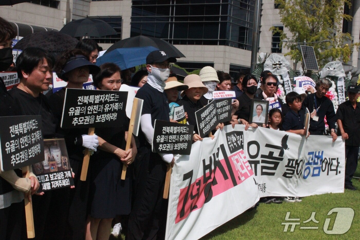 본문 이미지 - 전주 A 추모공원 유족협의회 삭발식 현장. 2025.9.1/뉴스1 신준수 기자