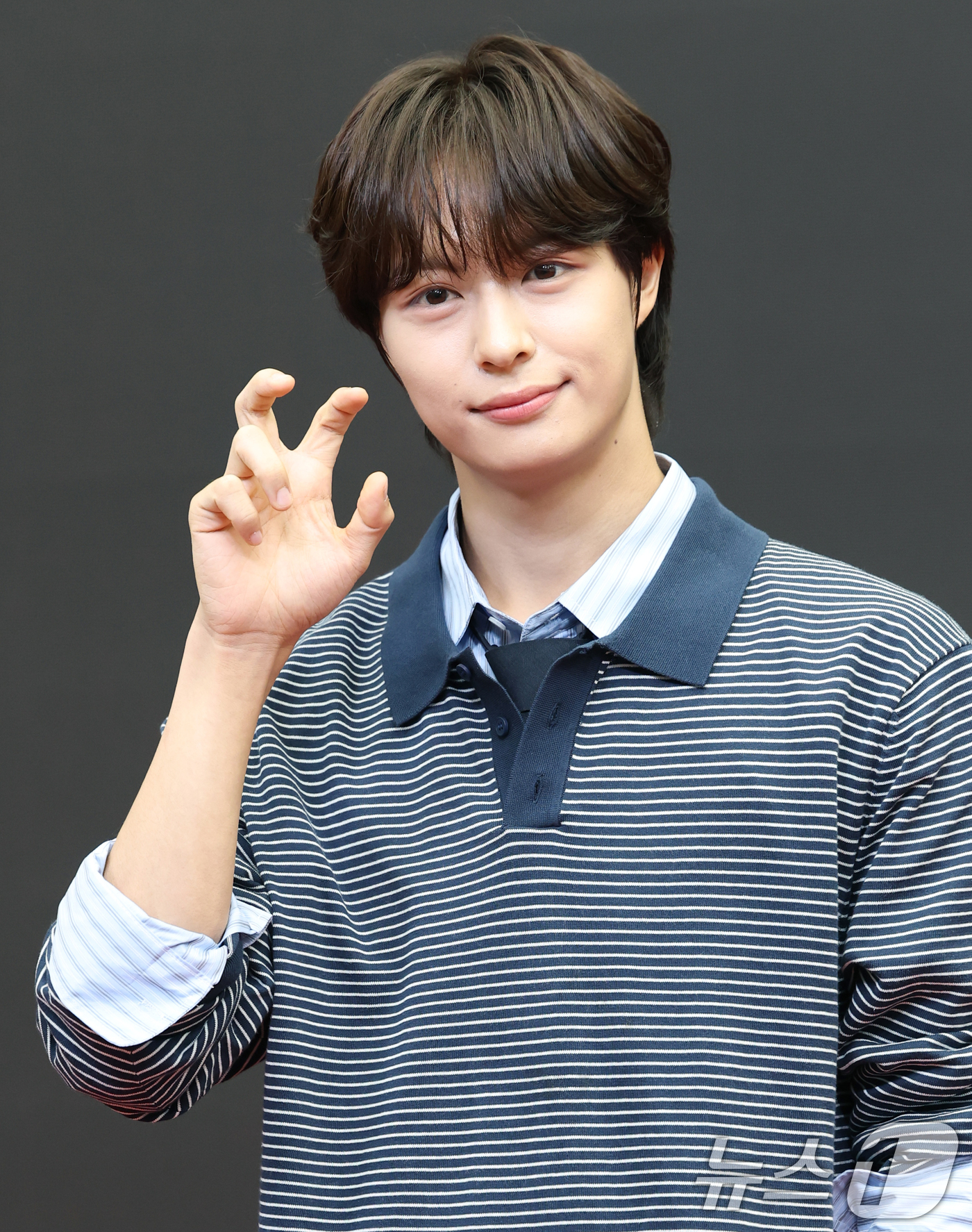 (서울=뉴스1) 권현진 기자 = '비 마이 보이즈(B:MY BOYZ)' 데뷔 그룹 YUHZ(유어즈) 효가 1일 오후 서울 용산구 썸머스타에서 가진 글로벌 기자회견에 참석해 포즈를 …