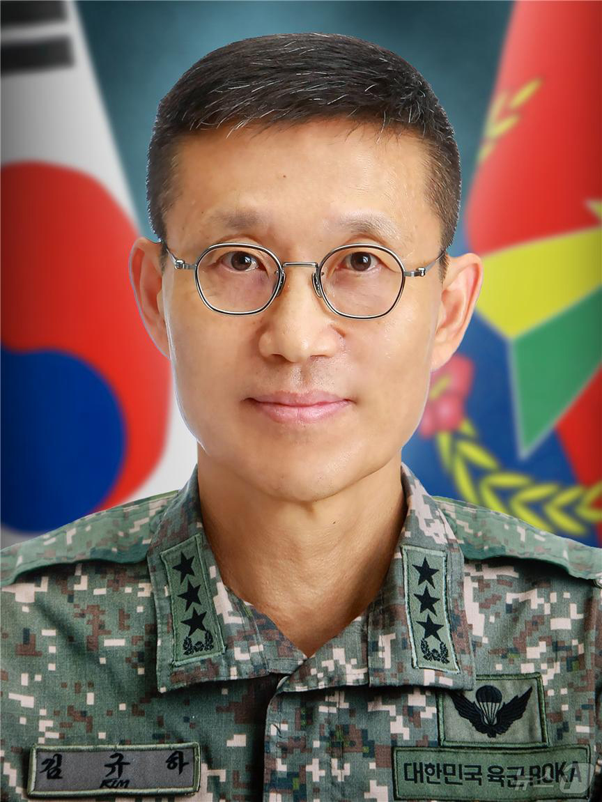 (서울=뉴스1) = 정부가 합동참모본부(합참) 의장을 비롯한 대장급 장성 7명 전원에 대한 인사를 단행했다.1일 육군참모총장에 지명된 김규하 미사일전략사령관(중장·육사 47기). …