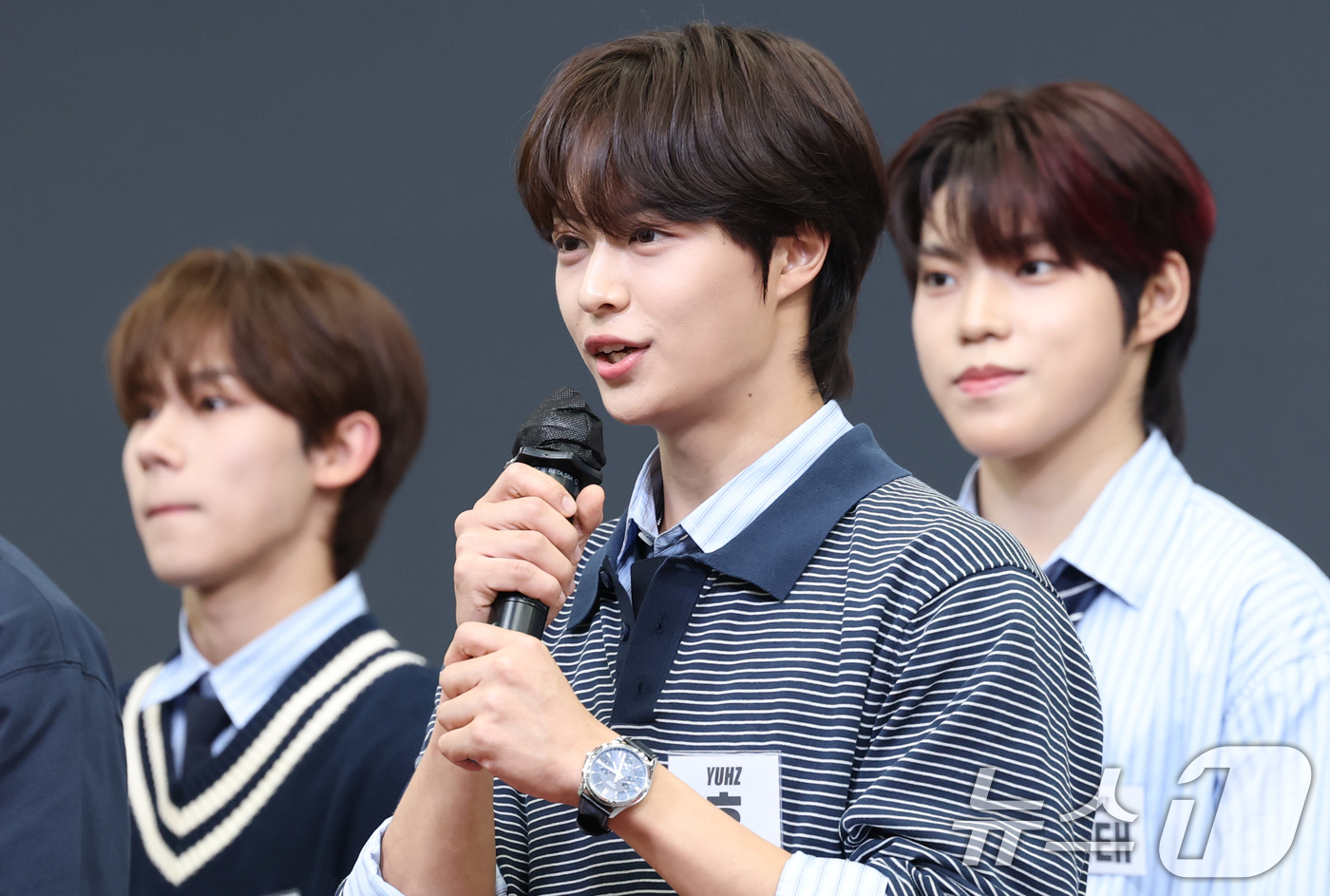 (서울=뉴스1) 권현진 기자 = '비 마이 보이즈(B:MY BOYZ)' 데뷔 그룹 YUHZ(유어즈) 효가 1일 오후 서울 용산 썸머스타에서 가진 글로벌 기자회견에 참석해 인사말을 …