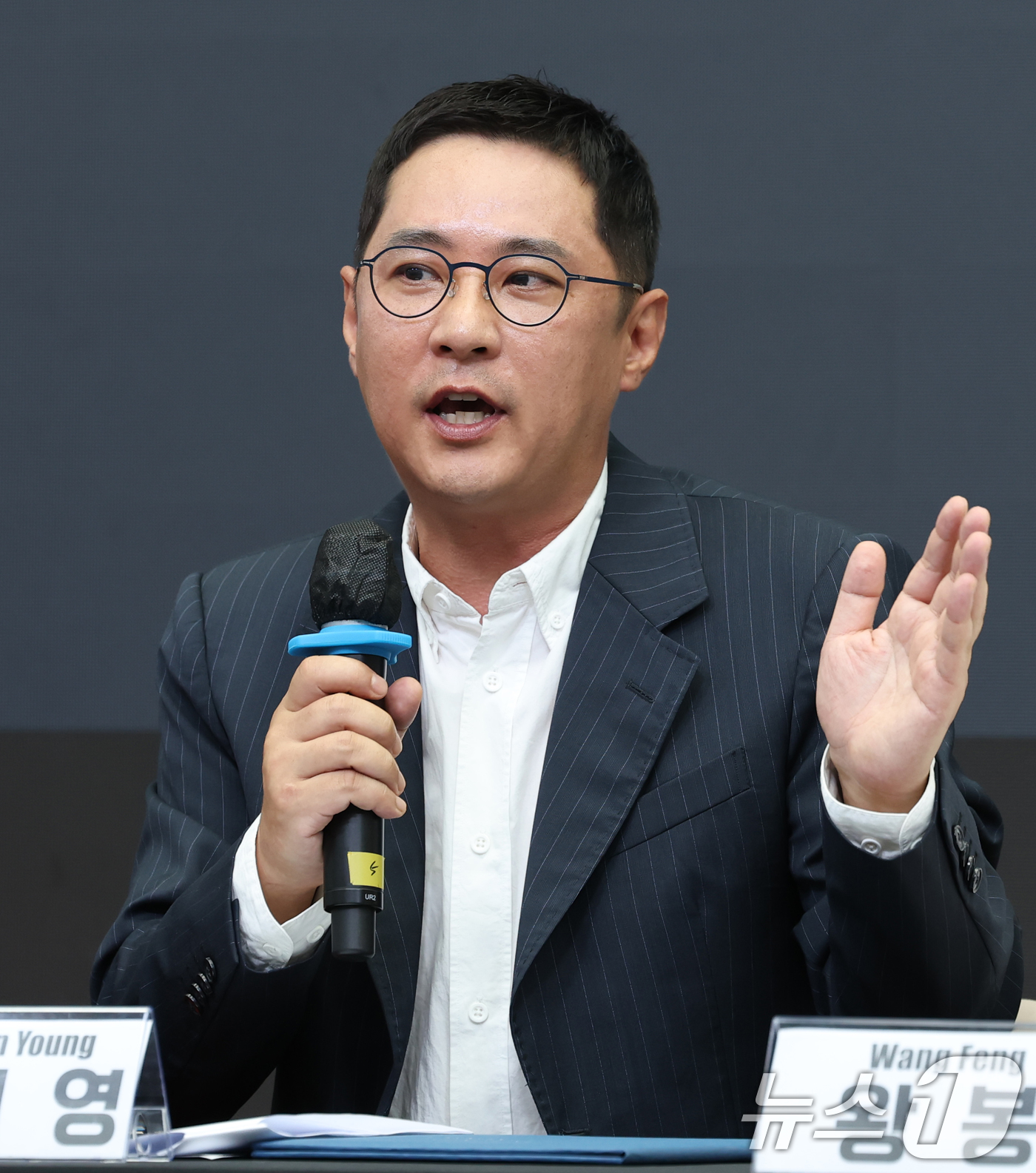 (서울=뉴스1) 권현진 기자 = 박권영 피나클엔터테인먼트 CEO(왼쪽부터)가 1일 오후 서울 용산구 썸머스타에서 열린 '비 마이 보이즈(B:MY BOYZ)' 데뷔 그룹 YUHZ(유 …