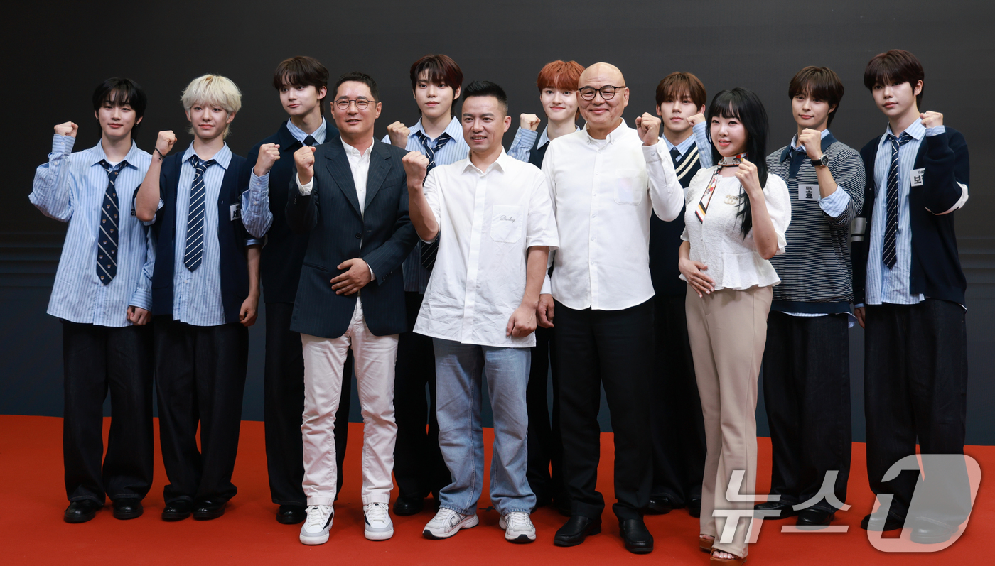 (서울=뉴스1) 권현진 기자 = 박권영 피나클엔터테인먼트 CEO와 중국 럭키도어 왕봉(Wang Feng) 회장, 소경홍 Su Keng Hung 대표, 목지원 럭키게이트코리아 대표가 …