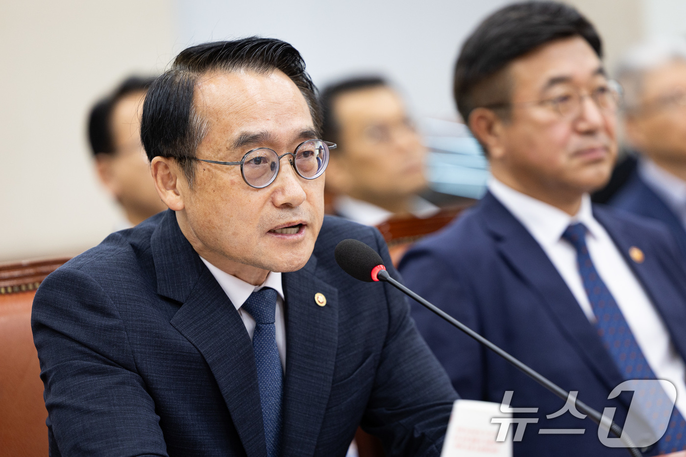 (서울=뉴스1) 유승관 기자 = 허철훈 중앙선거관리위원회 사무총장이 1일 서울 여의도 국회에서 열린 제429회 국회(정기회) 행정안전위원회 제1차 전체회의에 출석해 의원 질의에 답 …