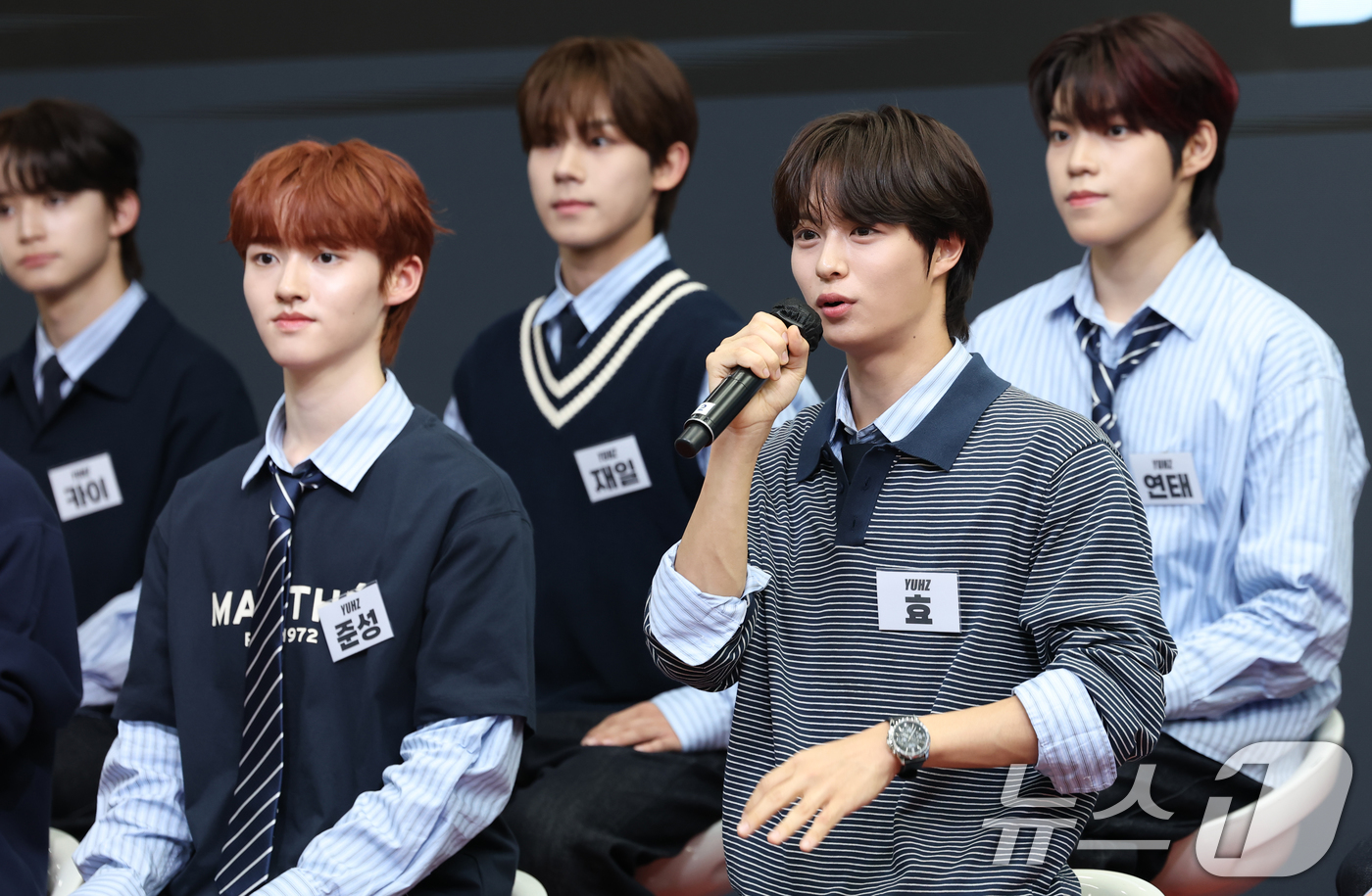 (서울=뉴스1) 권현진 기자 = '비 마이 보이즈(B:MY BOYZ)' 데뷔 그룹 YUHZ(유어즈) 효가 1일 오후 서울 용산 썸머스타에서 가진 글로벌 기자회견에 참석해 인사말을 …
