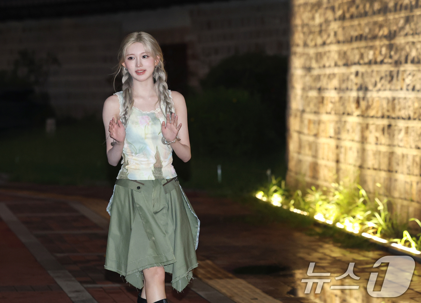 (서울=뉴스1) 권현진 기자 = 아이브 가을이 1일 오후 서울 중구 정동 덕수궁길에서 열린 2026 S/S 서울패션위크 앤더슨벨 오프닝쇼에 참석하고 있다. 2025.9.1/뉴스1