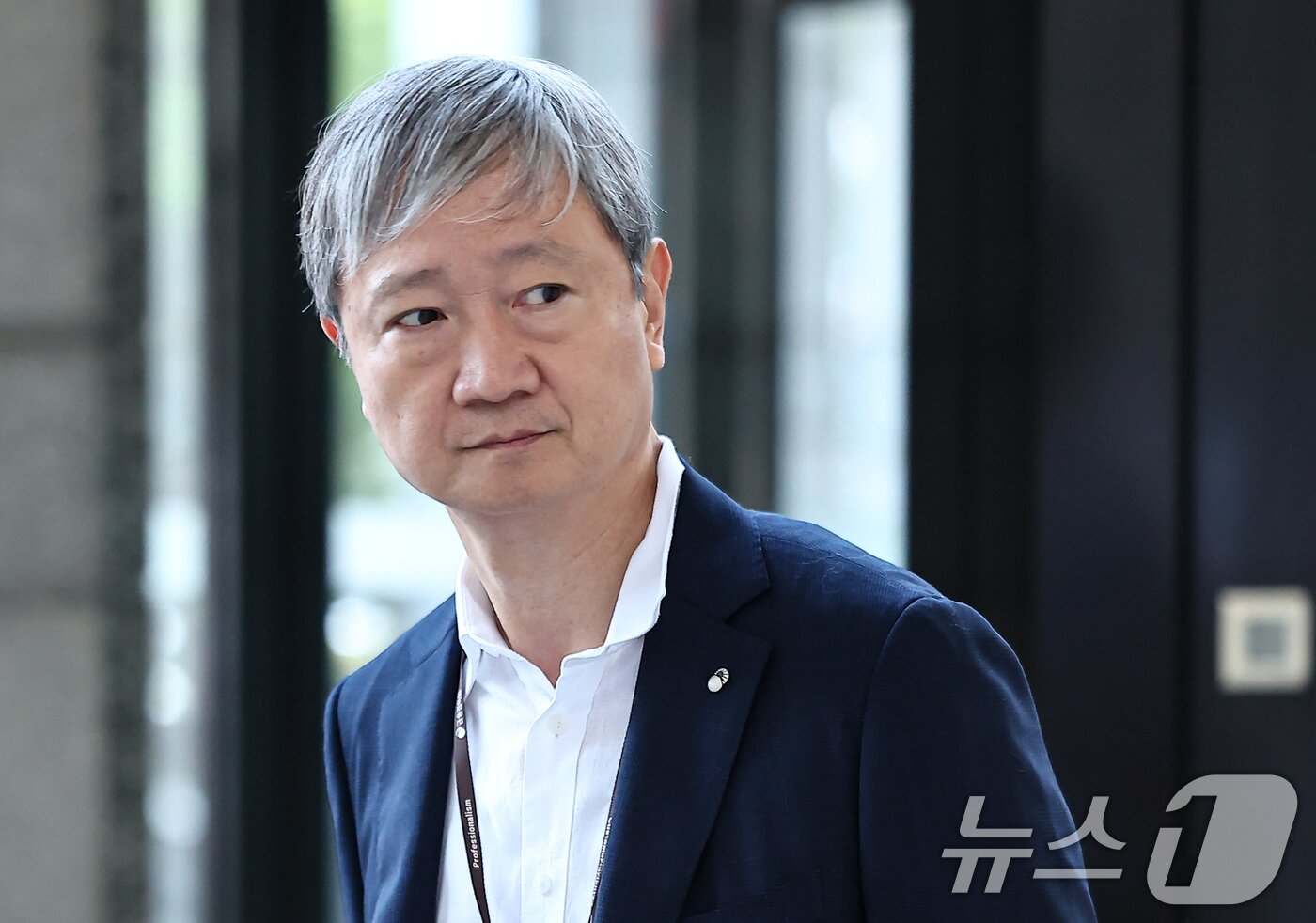 본문 이미지 - 이찬진 금융감독원장이 10일 오전 서울 여의도 금융감독원으로 출근하고 있다. 2025.9.10/뉴스1 ⓒ News1 김도우 기자