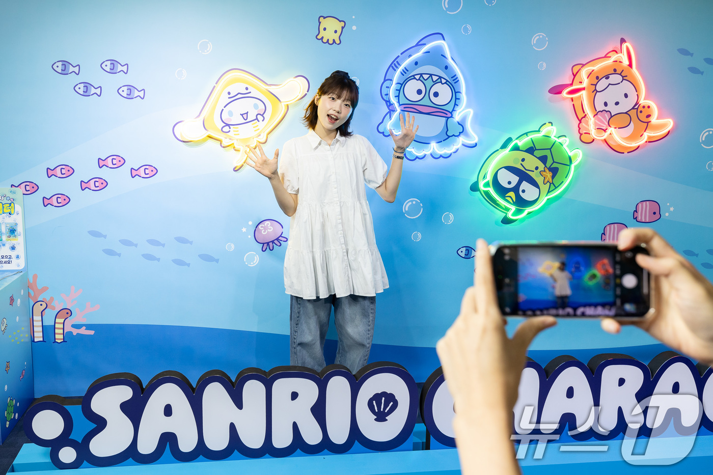 (서울=뉴스1) = 롯데월드 아쿠아리움이 글로벌 인기 지식재산권(IP) 산리오캐릭터즈와 손잡고 신규 컬래버레이션 이벤트를 오는 11월 30일까지 진행한다고 10일 밝혔다.손님들이 …