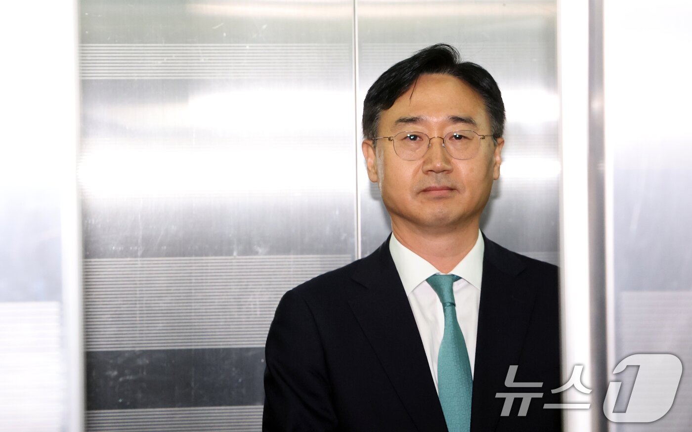 본문 이미지 - 신범철 전 국방부 차관이 10일 오전 서울 서초구 순직해병특검에 조사를 받기 위해 출석하고 있다. 2025.9.10/뉴스1 ⓒ News1 김명섭 기자