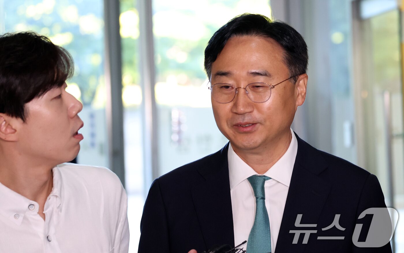 본문 이미지 - 신범철 전 국방부 차관이 10일 오전 서울 서초구 순직해병특검에 조사를 받기 위해 출석하고 있다. 2025.9.10/뉴스1 ⓒ News1 김명섭 기자