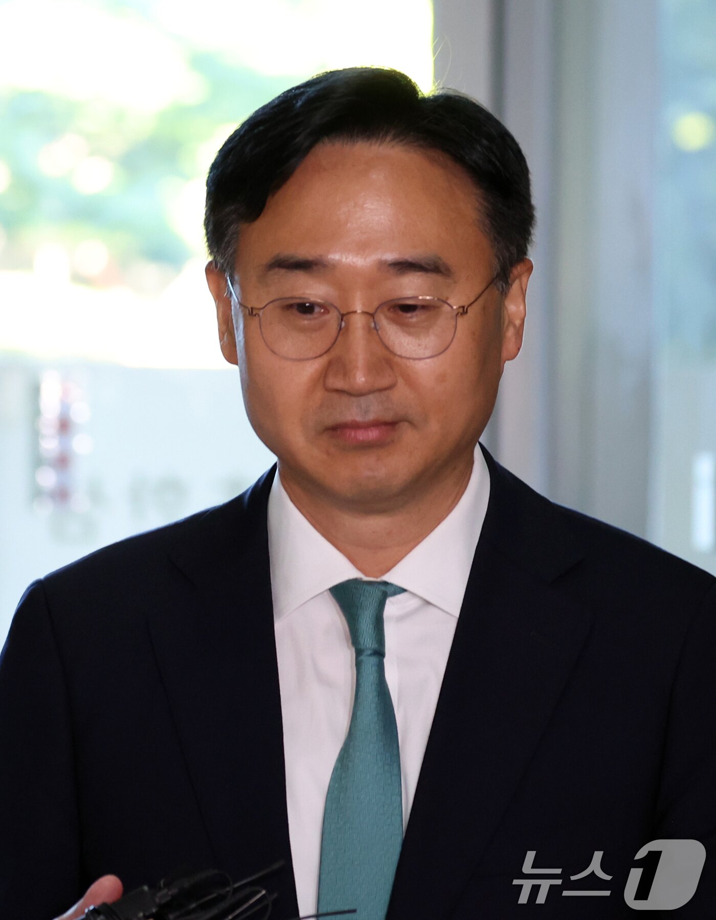 본문 이미지 - 신범철 전 국방부 차관이 10일 오전 서울 서초구 순직해병특검에 조사를 받기 위해 출석하고 있다. 2025.9.10/뉴스1 ⓒ News1 김명섭 기자