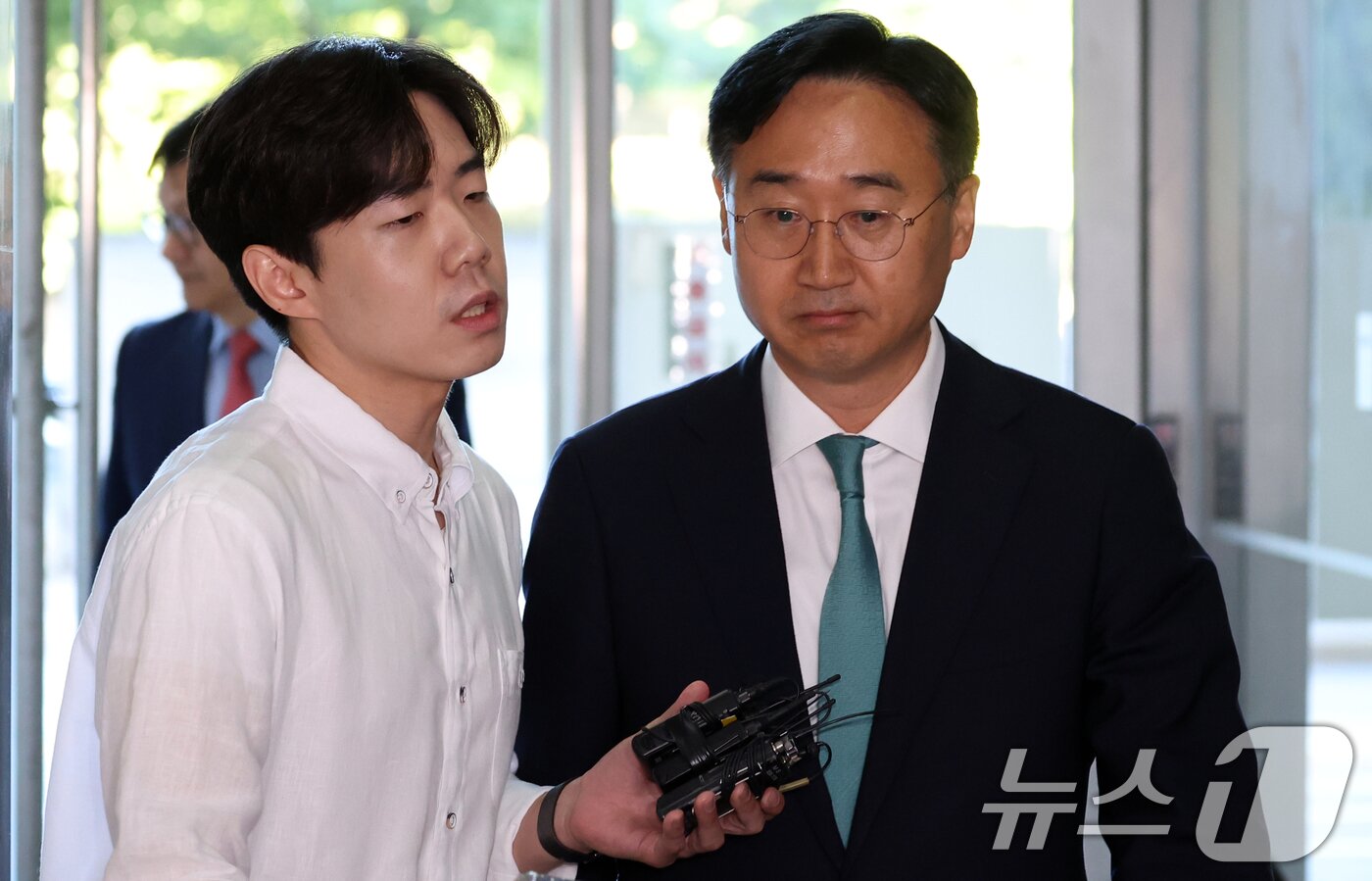 본문 이미지 - 신범철 전 국방부 차관이 10일 오전 서울 서초구 순직해병특검에 조사를 받기 위해 출석하고 있다. 2025.9.10/뉴스1 ⓒ News1 김명섭 기자