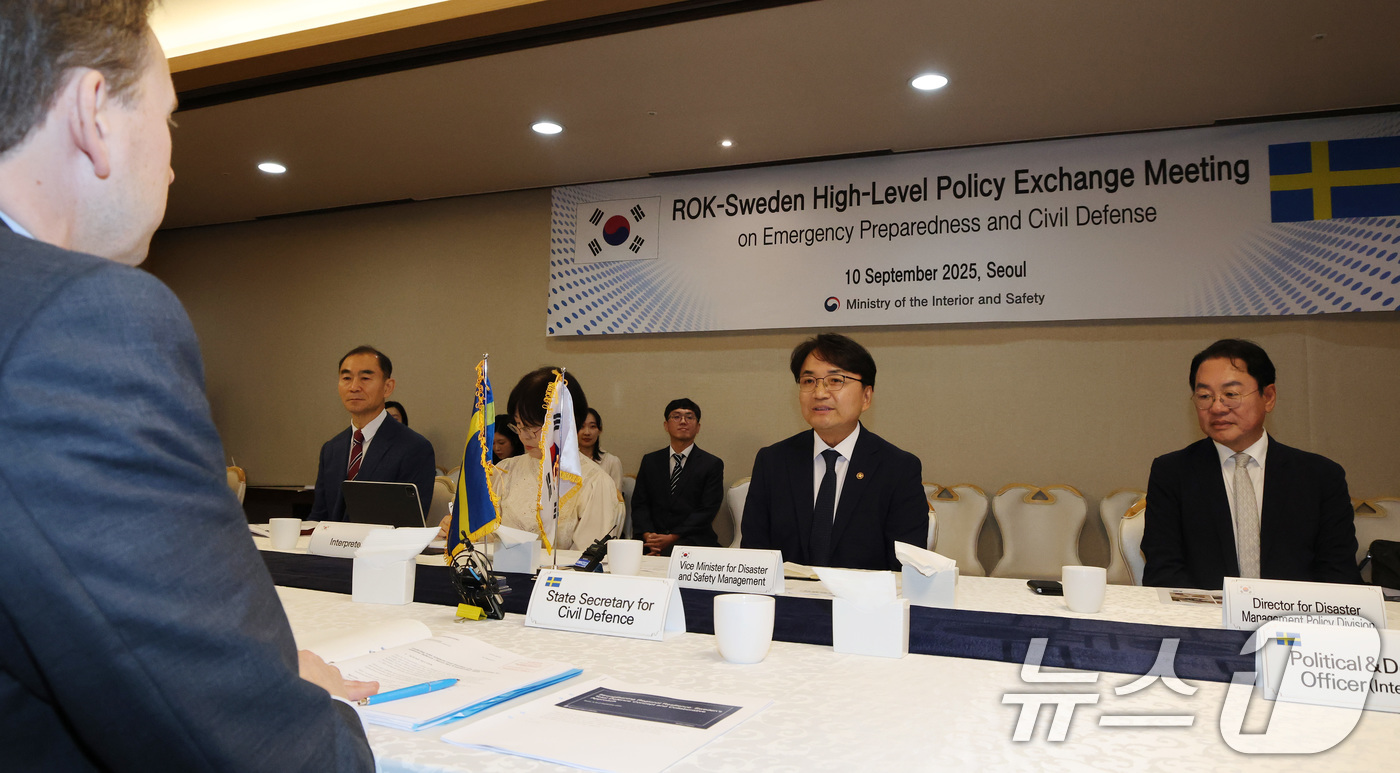 (서울=뉴스1) 임세영 기자 = 김광용 재난안전관리본부장이 10일 오전 서울 종로구 정부서울청사에서 요한 베르그랜 스웨덴 국방부 민방위차관을 접견, 인사말을 하고 있다. 2025. …