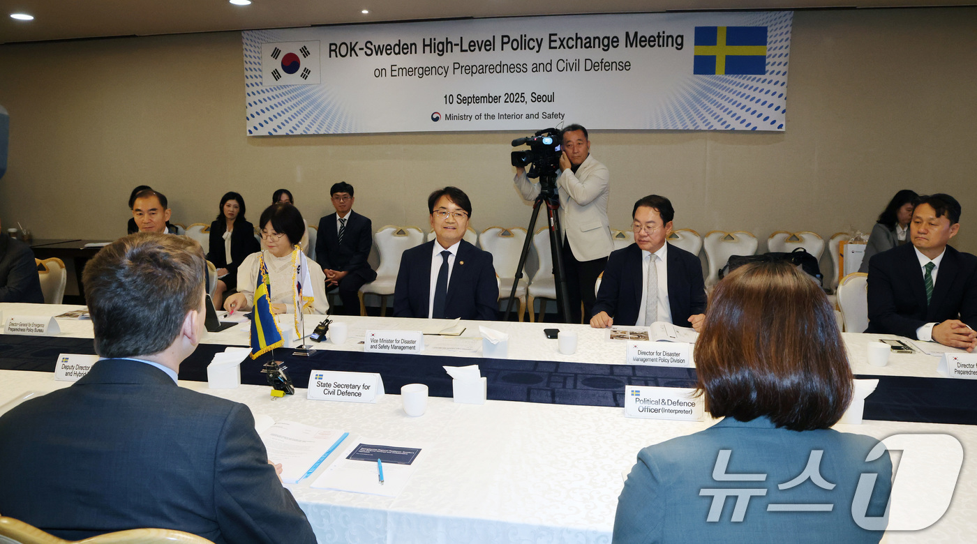 (서울=뉴스1) 임세영 기자 = 김광용 재난안전관리본부장이 10일 오전 서울 종로구 정부서울청사에서 요한 베르그랜 스웨덴 국방부 민방위차관을 접견, 인사말을 하고 있다. 2025. …