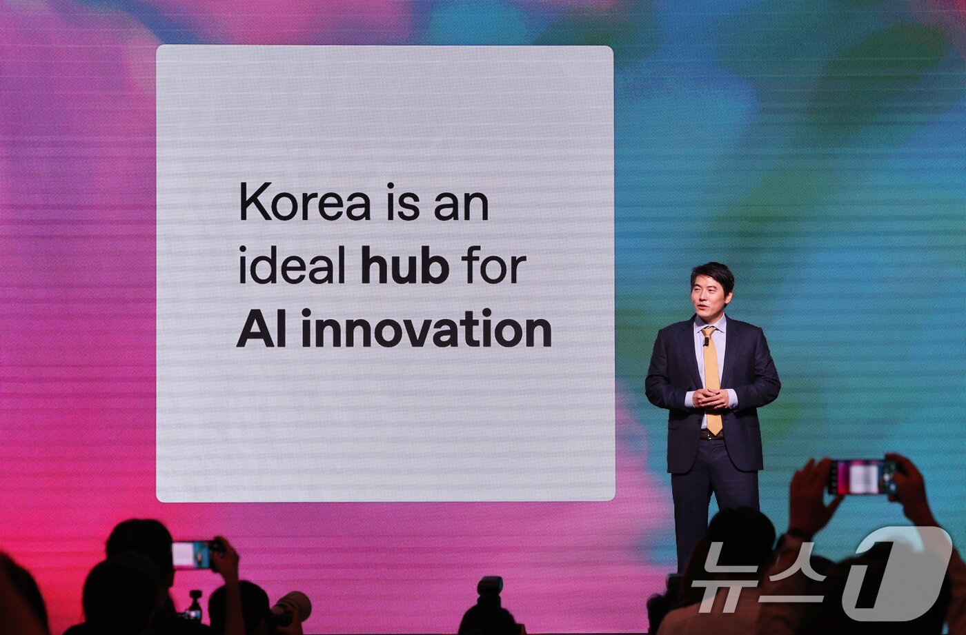 본문 이미지 - 제이슨 권 오픈AI 최고전략책임자&#40;CSO&#41;가 10일 서울 광진구 파이팩토리 스튜디오에서 열린 오픈AI 한국 지사 설립 후 첫 기자간담회에서 오픈AI 코리아의 비전을 발표하고 있다. 이날 오픈AI는 아시아 세 번째 지사인 오픈AI 코리아를 공식 출범했다. 2025.9.10/뉴스1 ⓒ News1 박지혜 기자