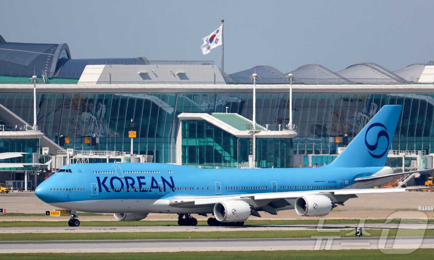 본문 이미지 -  대한항공 B747-8i 항공기가 지난달 10일 인천국제공항 활주로에서 이동하는 모습&#40;자료사진&#41;. 2025.9.10/뉴스1 ⓒ News1 공항사진기자단