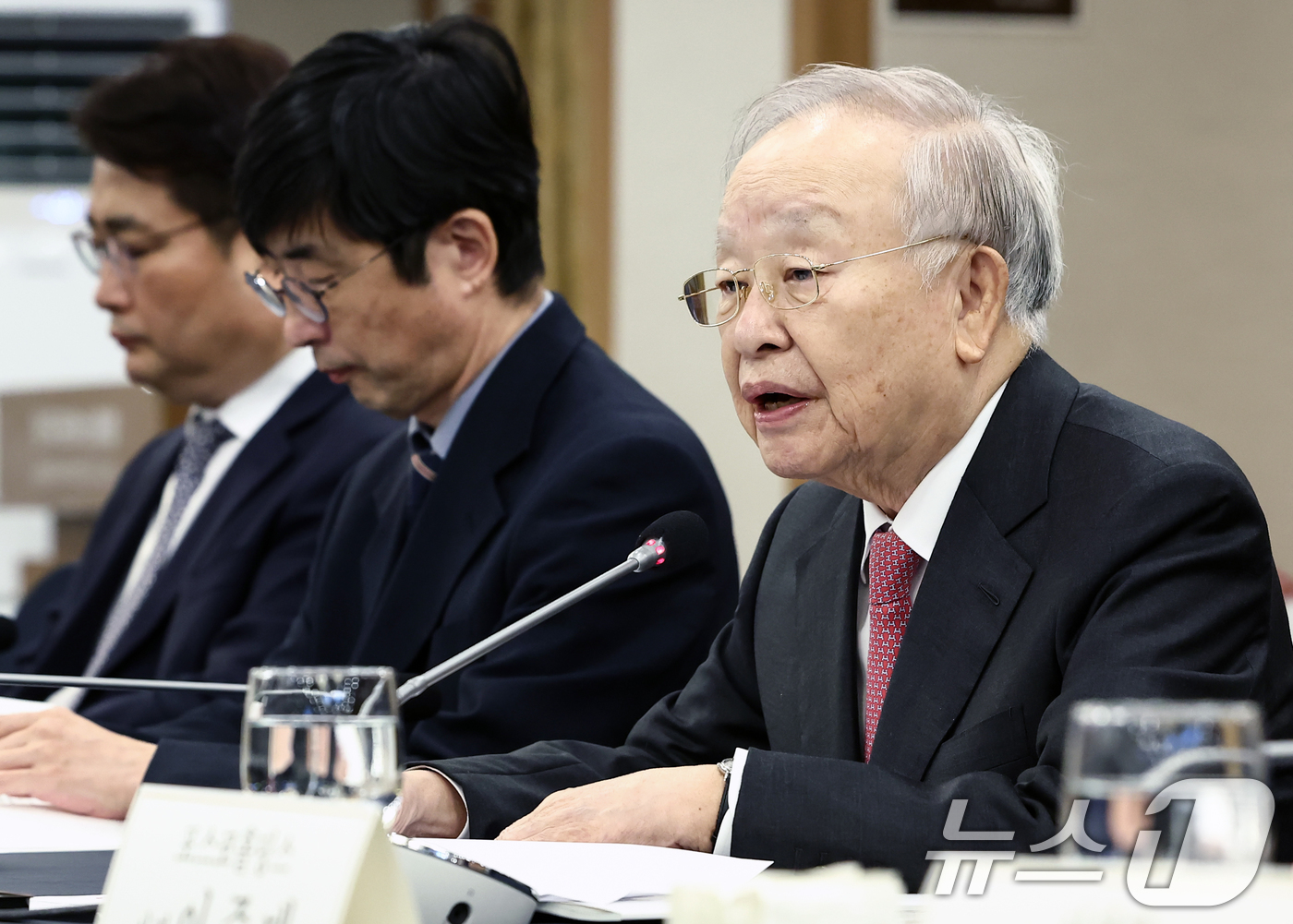 (서울=뉴스1) 김민지 기자 = 손경식 한국경영자총협회 회장이 10일 오전 서울 중구 한국프레스센터에서 열린 '제3기 ESG 경영위원회 출범 2025년 제1차 경영위원회 회의'에서 …