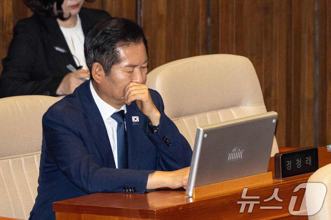 본문 이미지 - 정청래 더불어민주당 대표가 10일 오전 서울 여의도 국회에서 열린 제429회국회&#40;정기회&#41; 제3차 본회의에 참석해 있다. ⓒ News1 이승배 기자