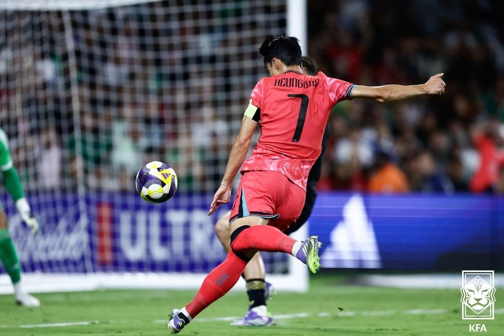 본문 이미지 - 일정 때문에 번번이 합류가 늦었던 손흥민은 이번엔 일찌감치 귀국해 충분한 휴식을 취했다.  &#40;대한축구협회 제공. 재판매 및 DB 금지&#41; 2025.9.10/뉴스1