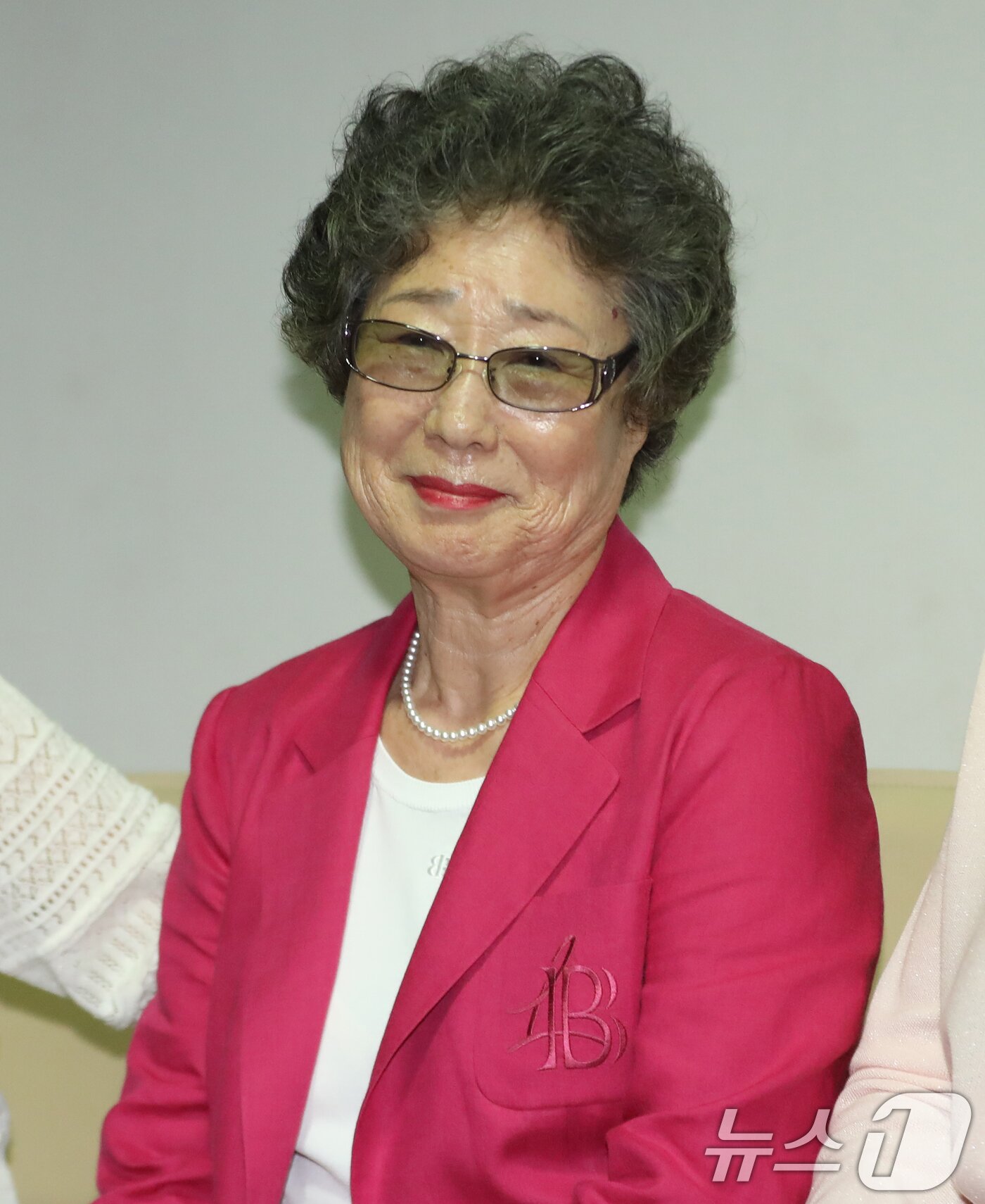 본문 이미지 - 61년 전 성폭행범 혀를 깨물어 집행유예 확정판결을 받았던 최말자 씨가 10일 오후 부산 연제구 부산지방법원에서 열리는 재심 선고공판을 기다리고 있다.  2025.9.10/뉴스1 ⓒ News1 윤일지 기자