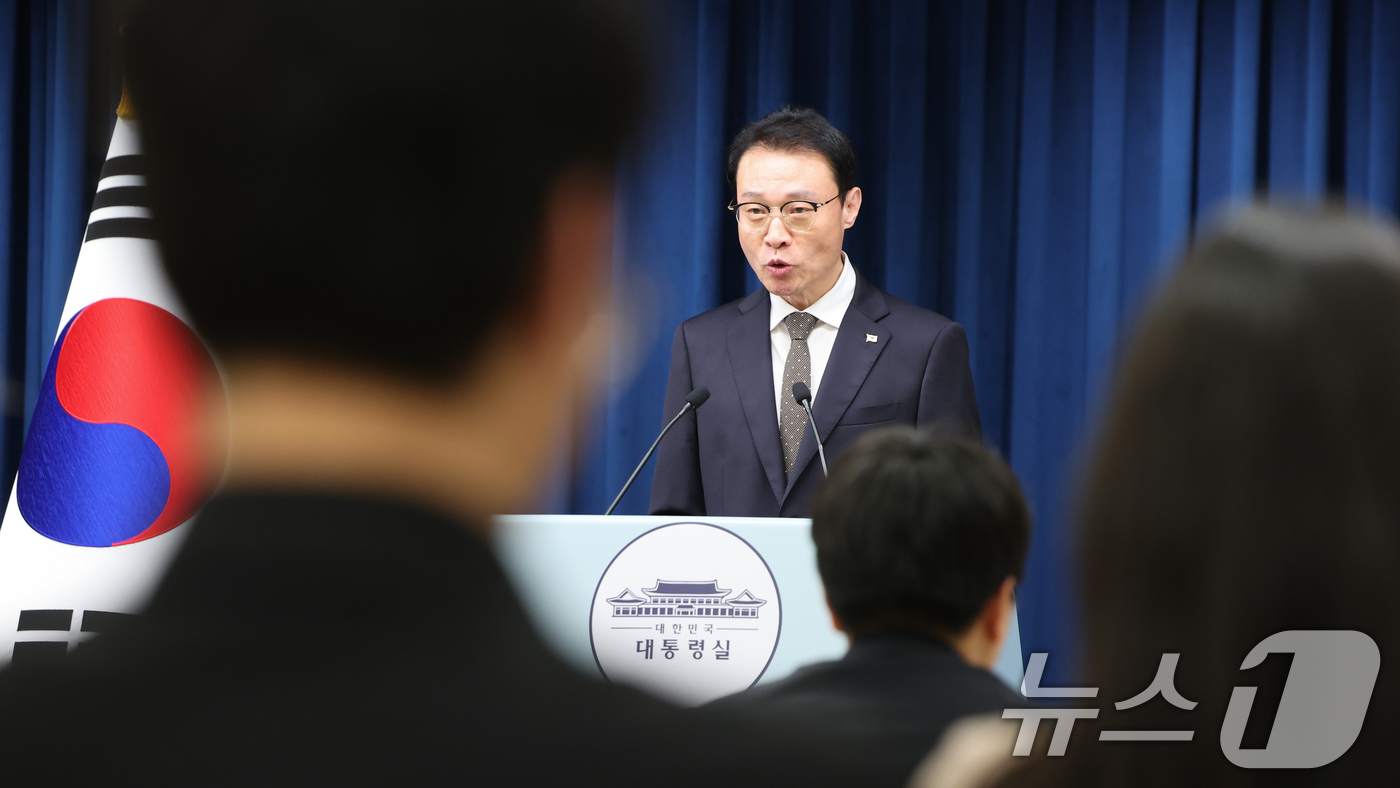 (서울=뉴스1) 허경 기자 = 이규연 홍보소통수석이 10일 서울 용산 대통령실 청사에서 이재명 정부 출범 100일 기자회견 관련 브리핑을 하고 있다. 2025.9.10/뉴스1