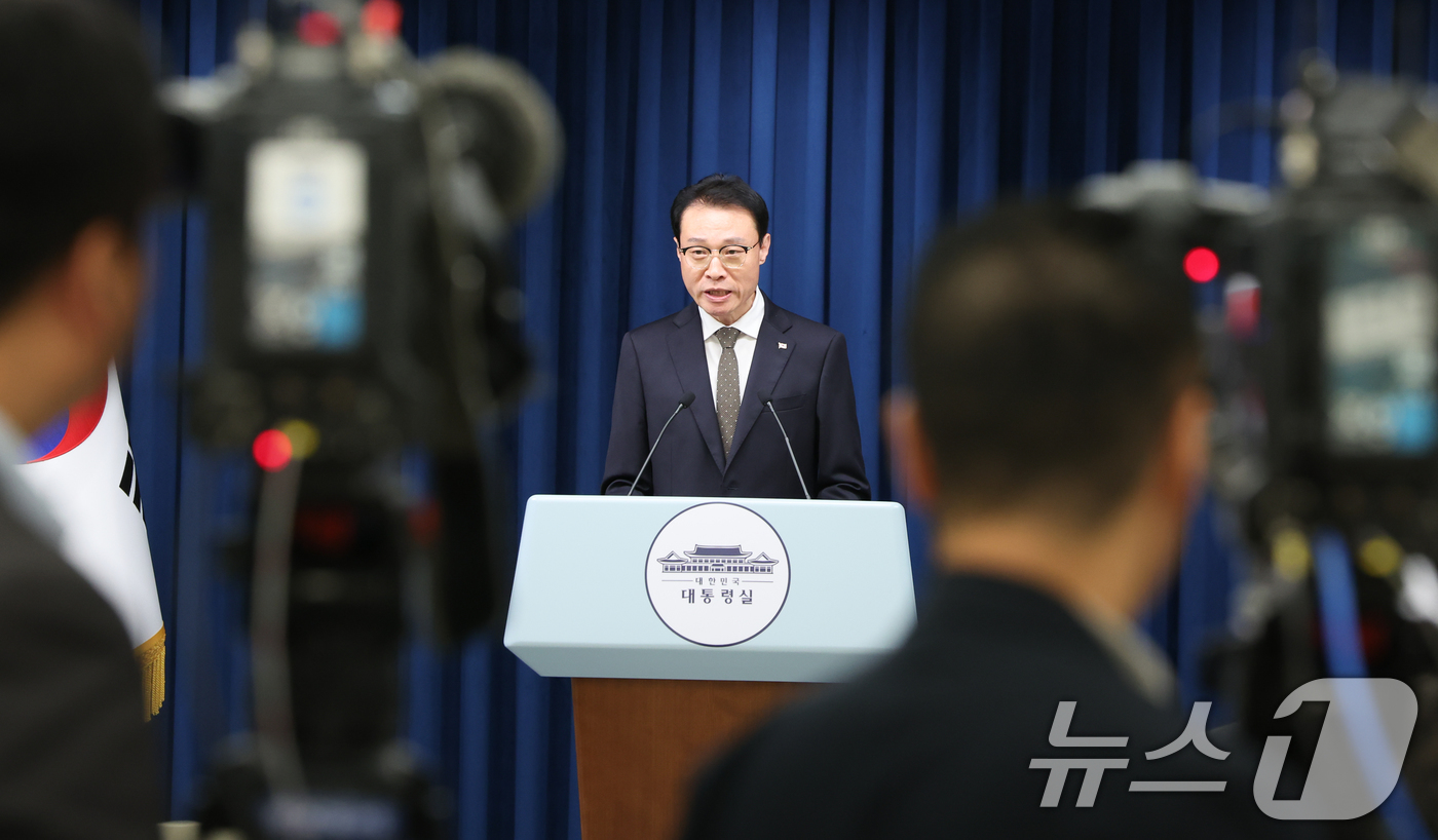 (서울=뉴스1) 허경 기자 = 이규연 홍보소통수석이 10일 서울 용산 대통령실 청사에서 이재명 정부 출범 100일 기자회견 관련 브리핑을 하고 있다. 2025.9.10/뉴스1