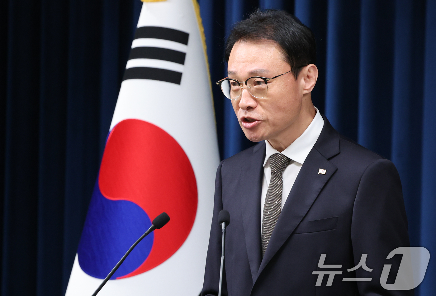 (서울=뉴스1) 허경 기자 = 이규연 홍보소통수석이 10일 서울 용산 대통령실 청사에서 이재명 정부 출범 100일 기자회견 관련 브리핑을 하고 있다. 2025.9.10/뉴스1