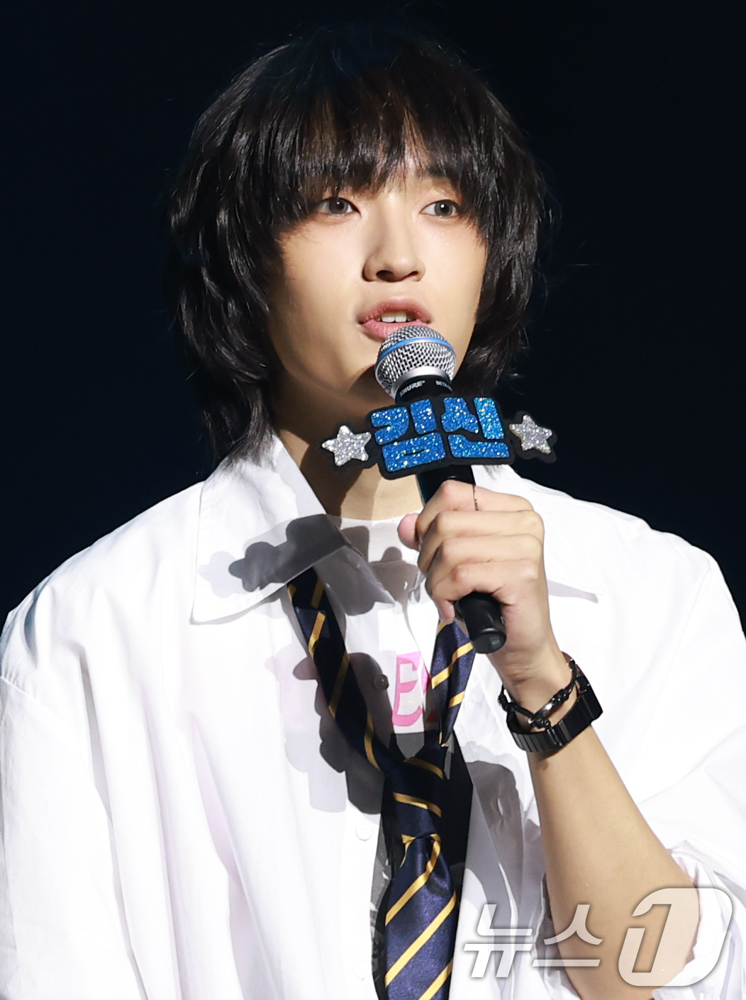 (서울=뉴스1) 권현진 기자 = 밴드 에이엠피(AxMxP) 김신이 10일 서울 강서구 방이동 올림픽홀에서 가진 앨범 '에이엠피(AxMxP)' 쇼케이스에서 데뷔 소감을 말하고 있다. …