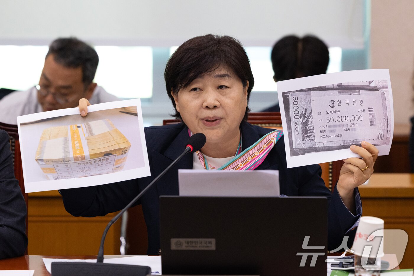 본문 이미지 - 지난 10일 서울 여의도 국회에서 열린 제429회 국회&#40;정기회&#41; 법제사법위원회 제3차 전체회의에서 서영교 더불어민주당 의원이 관봉권 띠지 유실 사건 관련 발언을 하고 있다. 2025.9.10/뉴스1 ⓒ News1 이승배 기자