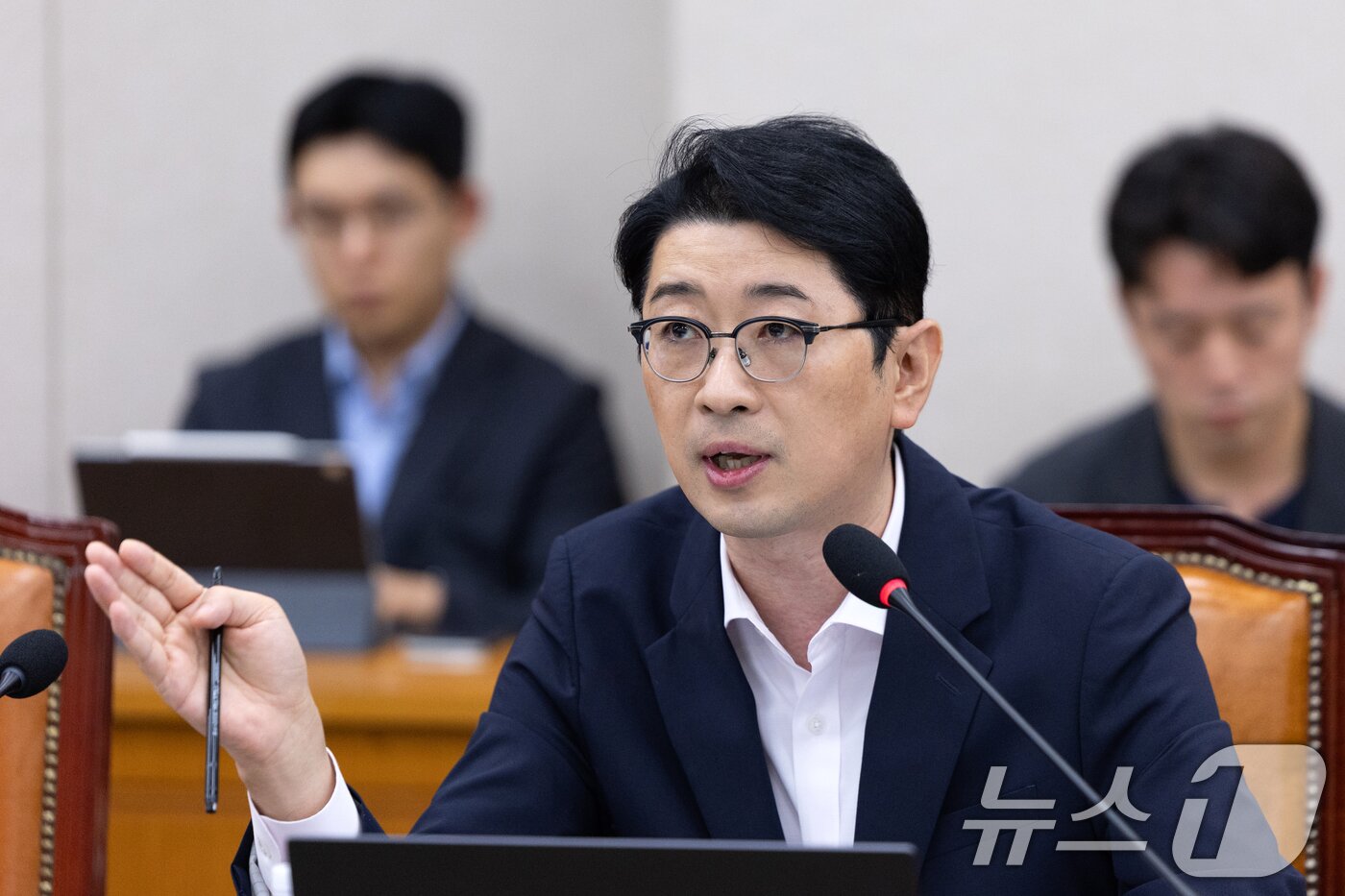 본문 이미지 - 10일 서울 여의도 국회에서 열린 제429회국회&#40;정기회&#41; 법제사법위원회 제3차 전체회의에서 주진우 국민의힘 의원이 발언하고 있다. 2025.9.10/뉴스1 ⓒ News1 이승배 기자