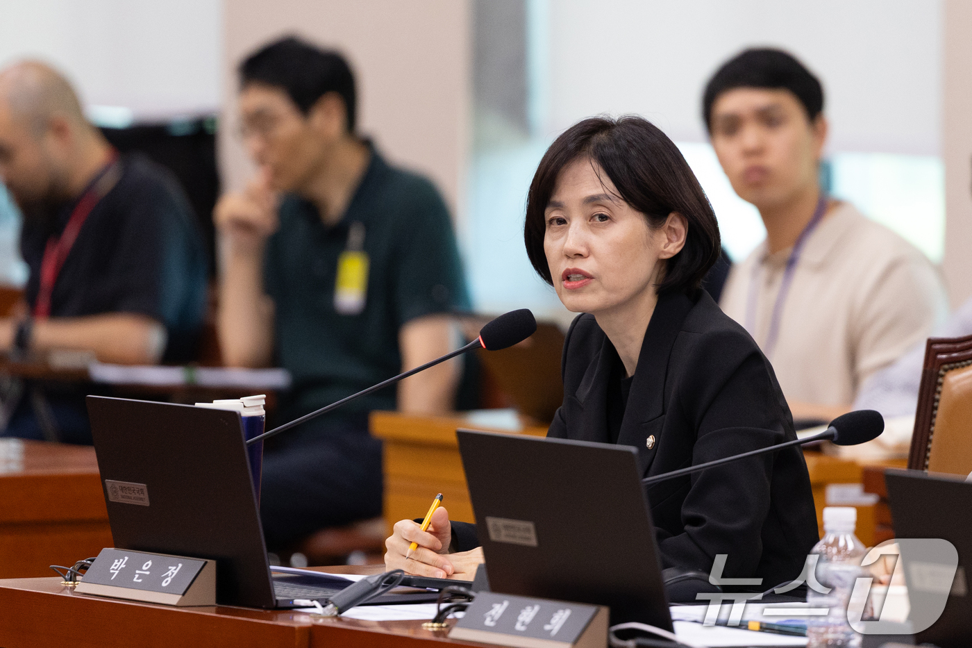 (서울=뉴스1) 이승배 기자 = 10일 서울 여의도 국회에서 열린 제429회국회(정기회) 법제사법위원회 제3차 전체회의에서 박은정 조국혁신당 의원이 발언하고 있다. 2025.9.1 …