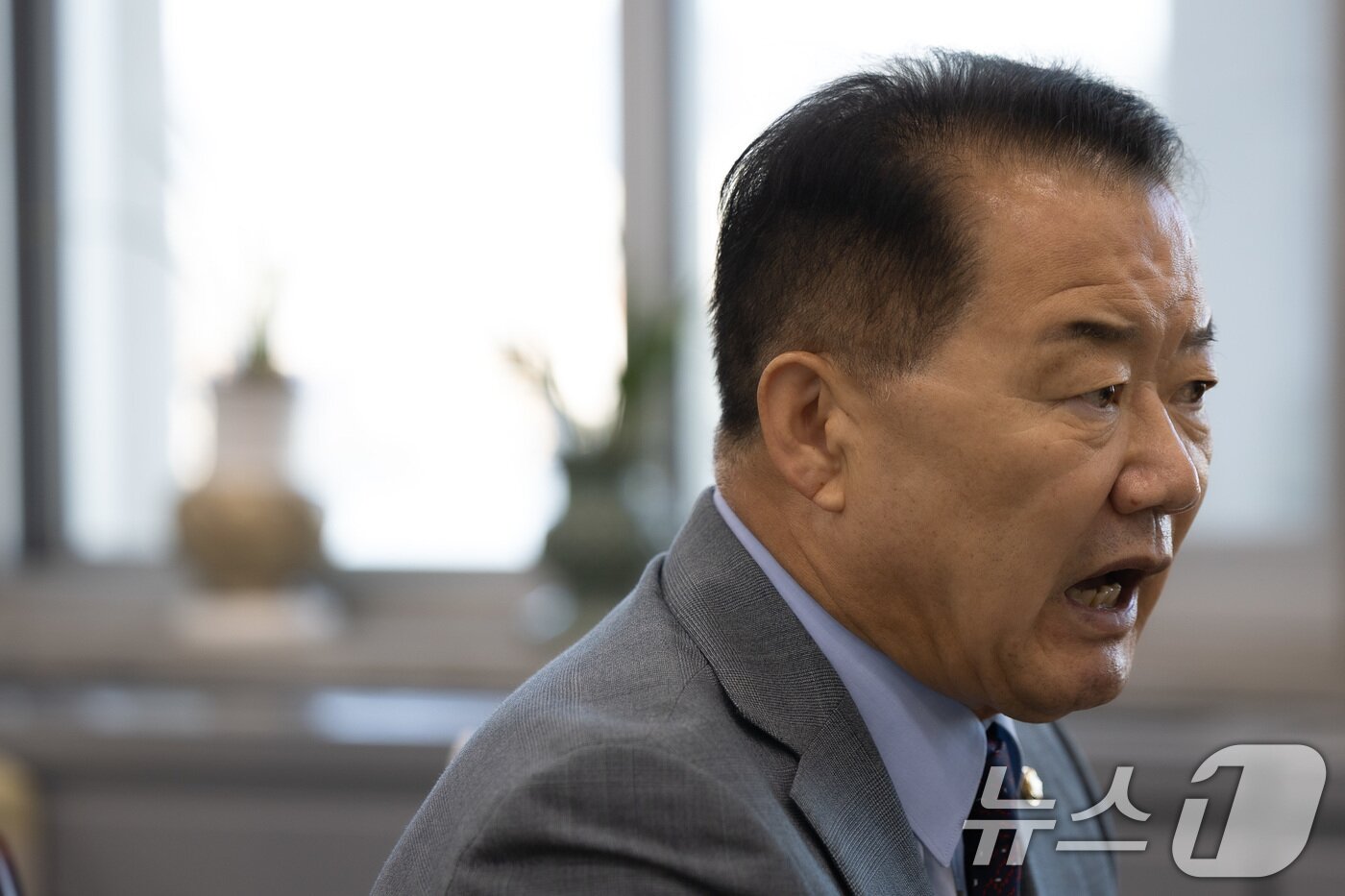 본문 이미지 - 신성범 국회 정보위원장이 10일 서울 여의도 국회에서 뉴스1과 인터뷰하고 있다. ⓒ News1 유승관 기자