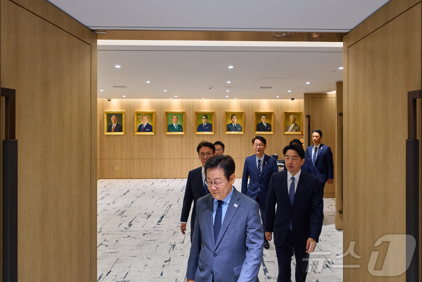 (서울=뉴스1) 이재명 기자 = 이재명 대통령이 지난 9일 서울 용산 대통령실 청사에서 열린 제41회 국무회의에 참석하고 있다. (이재명 대통령 SNS. 재판매 및 DB 금지) 2 …