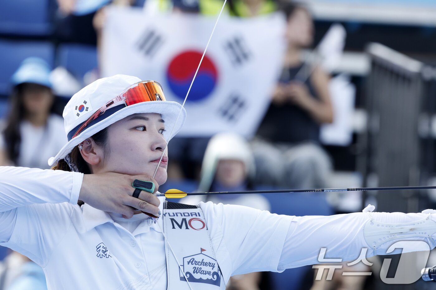 본문 이미지 - 10일 오후 광주 동구 5·18민주광장에서 열린 2025 세계양궁선수권대회 리커브 여자 단체전 동메달 결정전에서 강채영이 화살을 쏘고 있다. 2025.9.10/뉴스1 ⓒ News1 김태성 기자